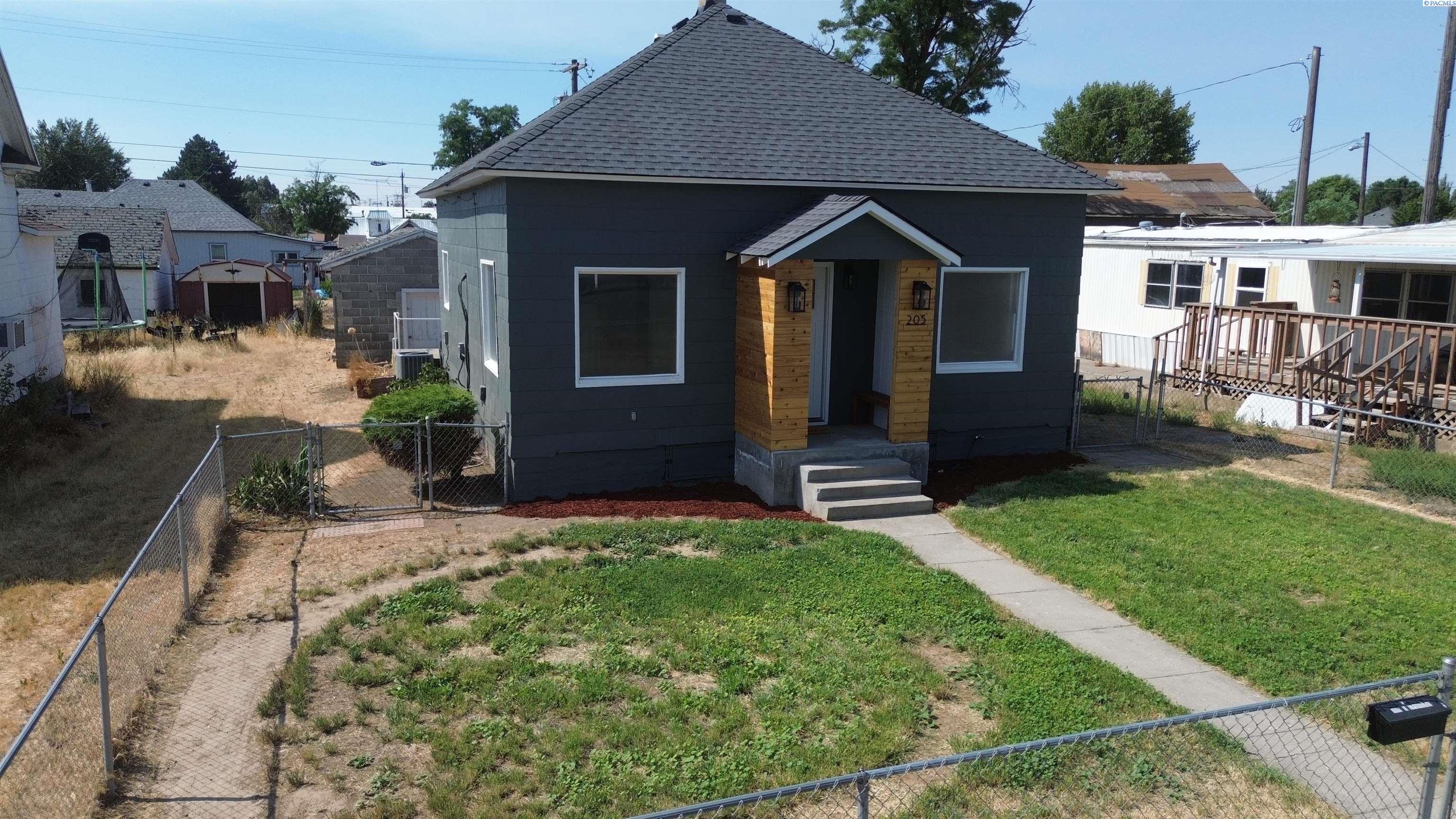 Photo 3 of Single family home for sale at 205 E Broadway, Ritzville, WA 99169 | MLS# PAC294992 | Listing updated on 2026-10-26