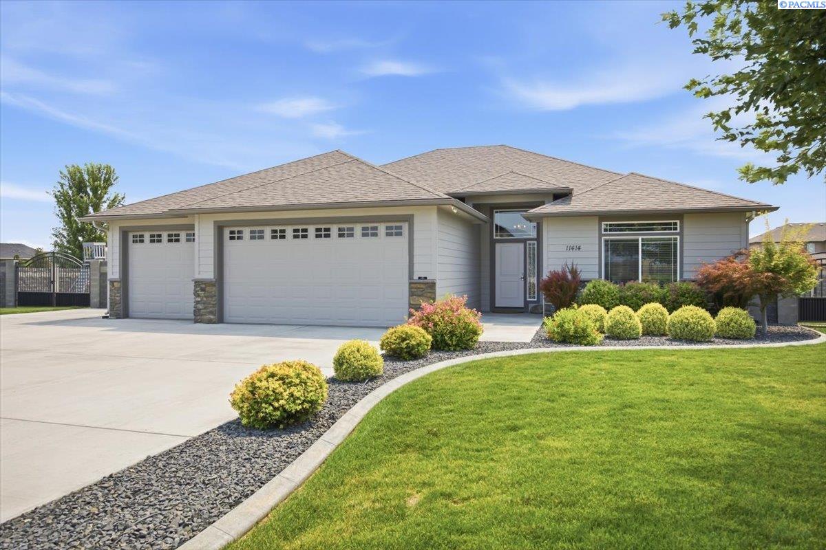 Photo 2 of Single family home for sale at 11414 Easton Dr, Pasco, WA 99301 | MLS# PAC295036 | Listing updated on 2026-10-11