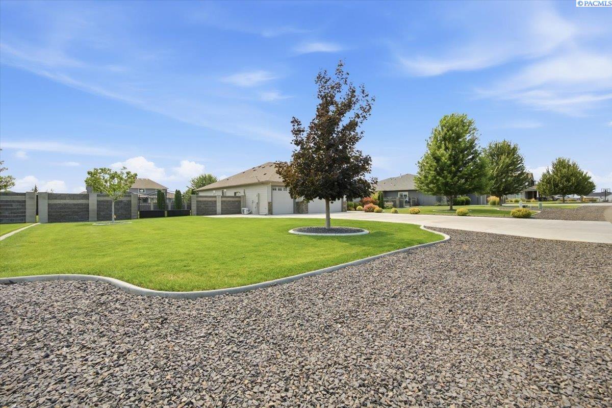 Photo 3 of Single family home for sale at 11414 Easton Dr, Pasco, WA 99301 | MLS# PAC295036 | Listing updated on 2026-10-11