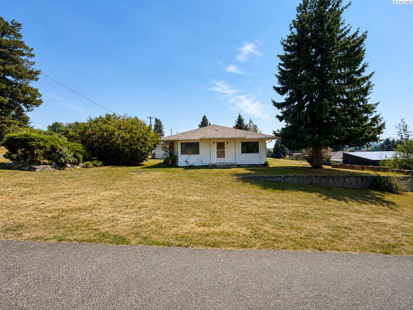 Single family home for sale at 308 E Church St, Uniontown, WA 99179 | MLS# PAC295078
