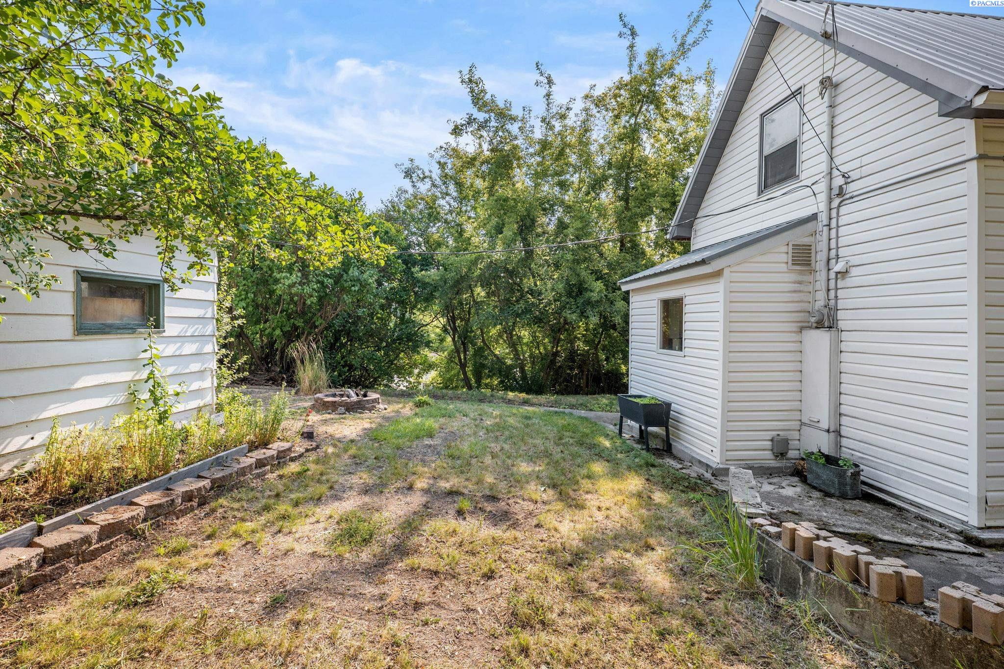 Photo 3 of Sale Pending at 811 Almota Rd, Colfax, WA 99111 | MLS# PAC295095 | Listing updated on 2026-09-24