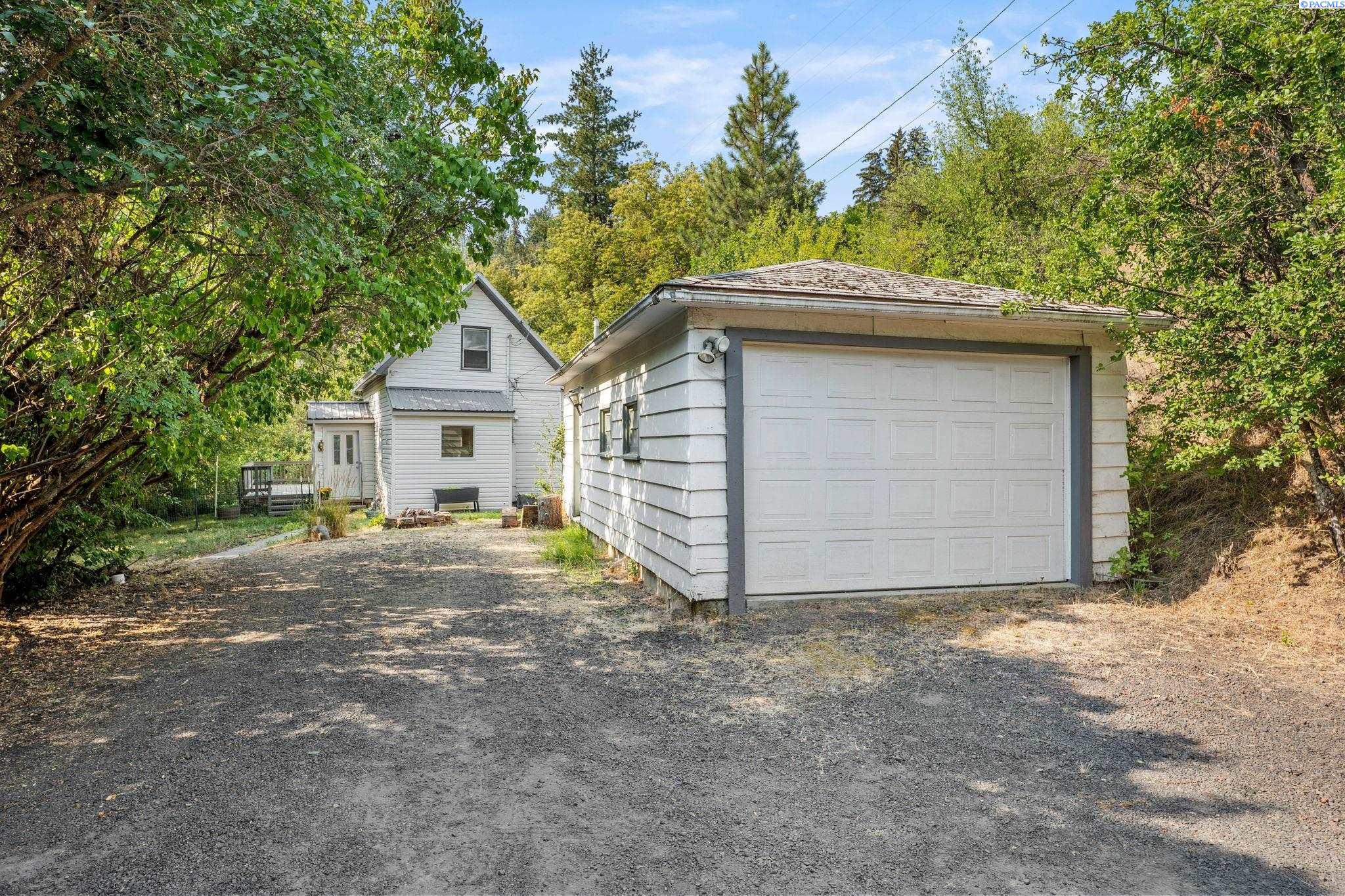 Photo 3 of Sale Pending at 811 Almota Rd, Colfax, WA 99111 | MLS# PAC295095 | Listing updated on 2026-09-24