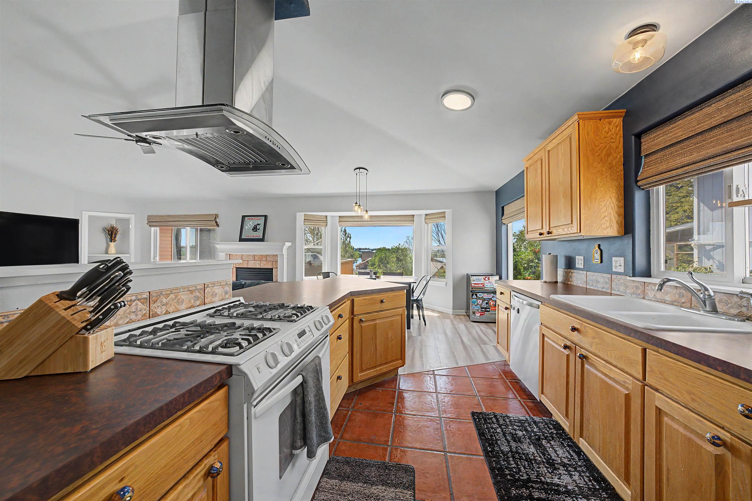 Photo 4 of Single family home for sale at 909 W Windrose, Moses Lake, WA 98837 | MLS# PAC295112 | Listing updated on 2026-10-03