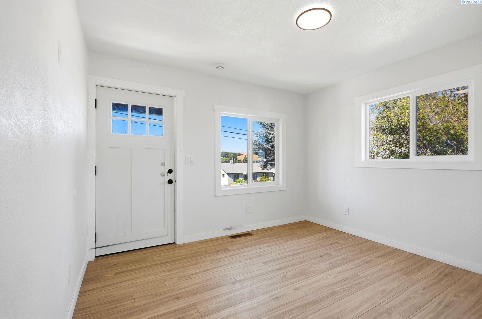 Photo 3 of Single family home for sale at 808 Fremont Ave, Selah, WA 98942 | MLS# PAC295134 | Listing updated on 2026-10-06