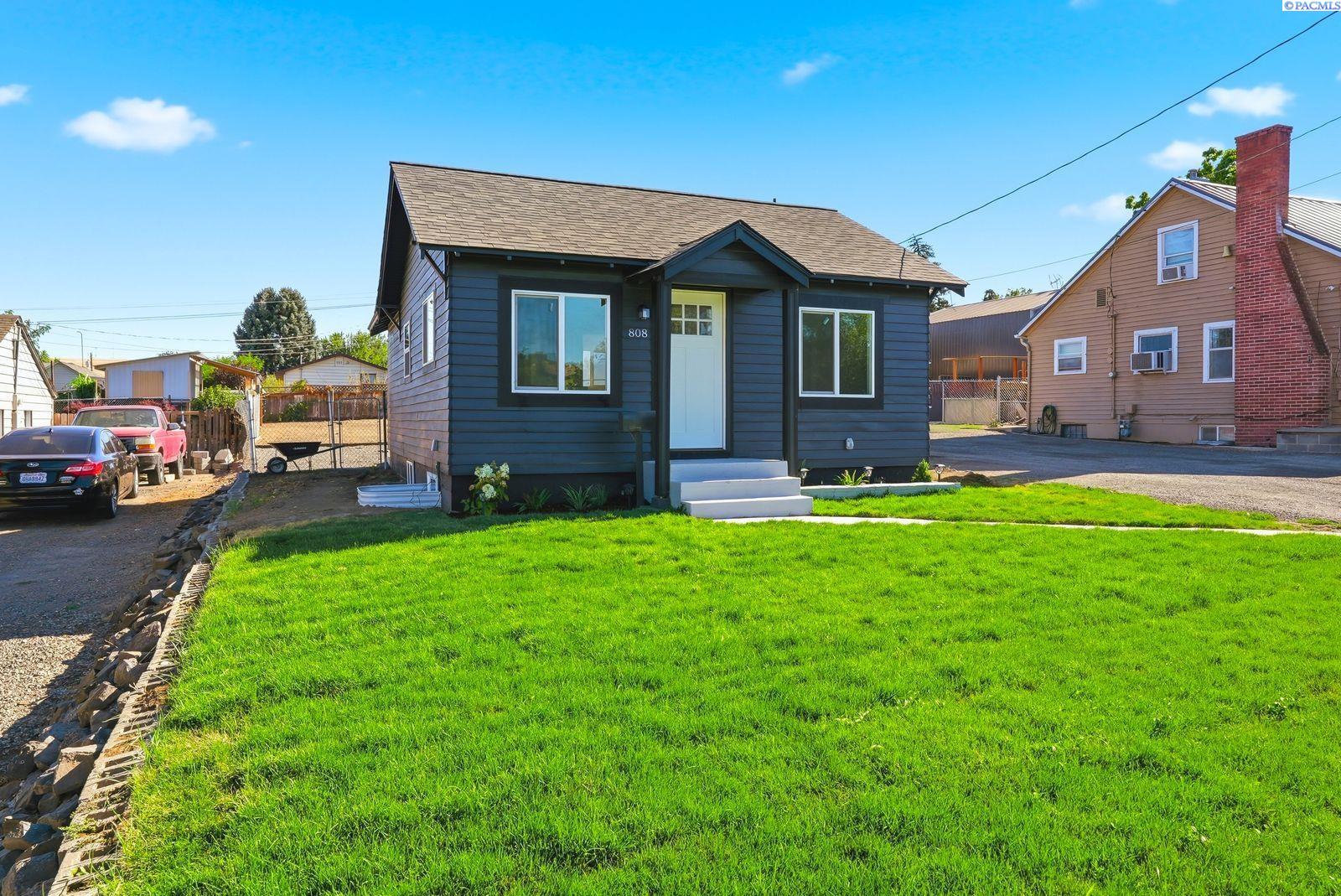 Photo 2 of Single family home for sale at 808 Fremont Ave, Selah, WA 98942 | MLS# PAC295134 | Listing updated on 2026-10-06