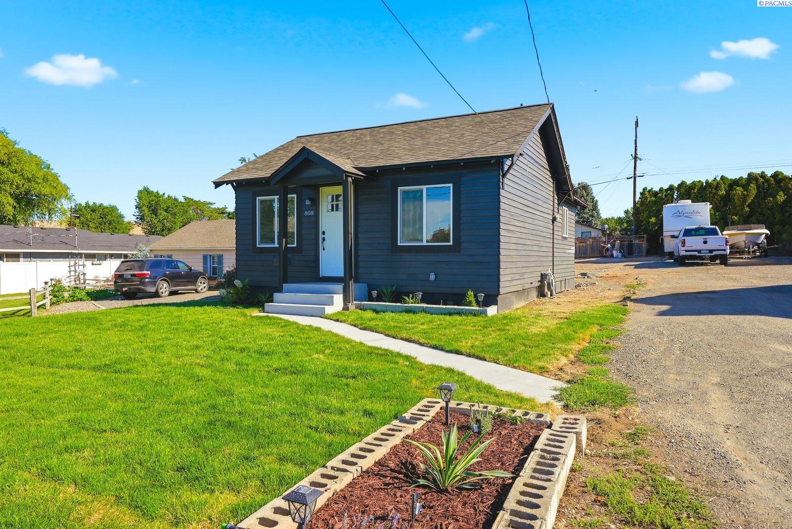 Photo 3 of Single family home for sale at 808 Fremont Ave, Selah, WA 98942 | MLS# PAC295134 | Listing updated on 2026-10-06