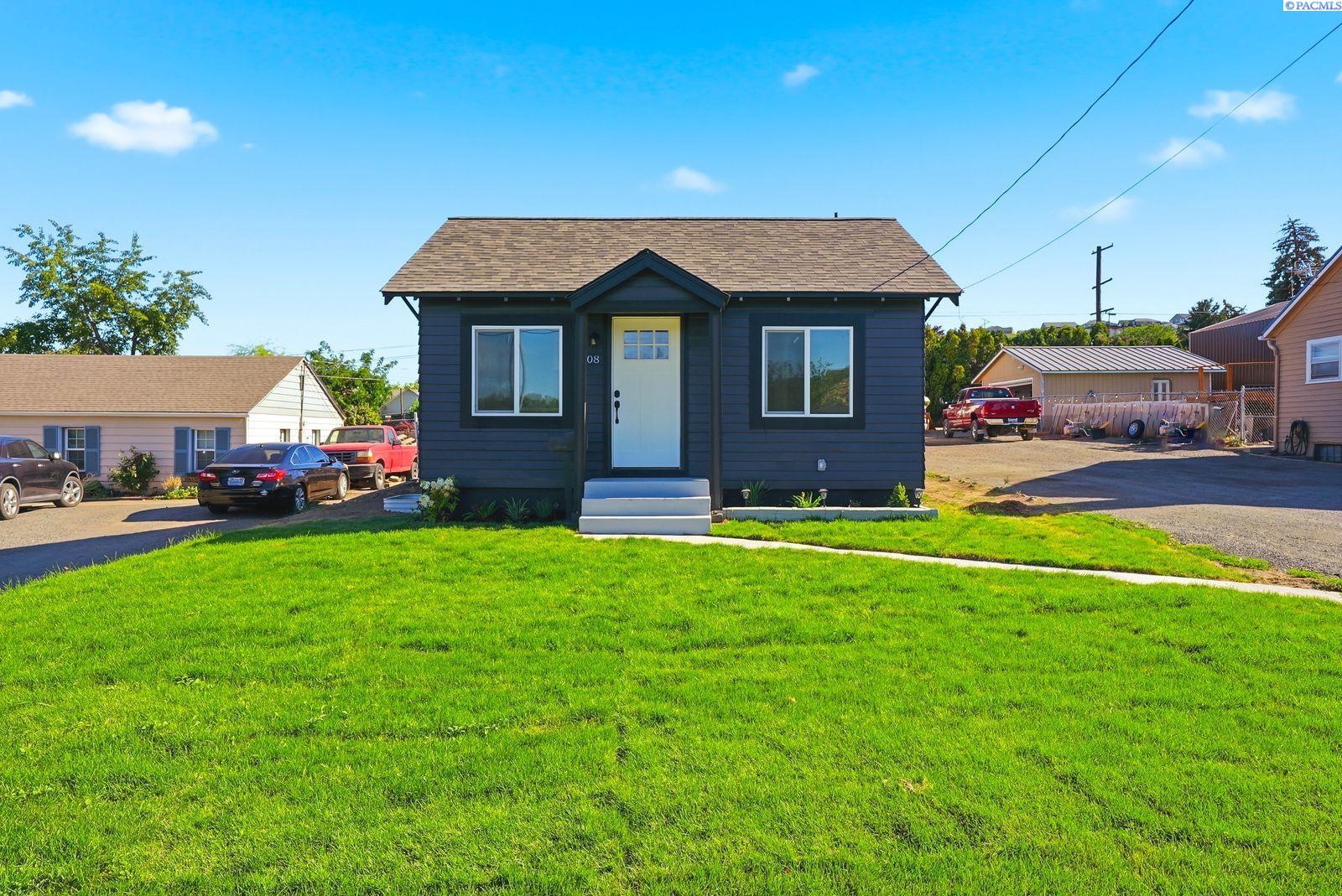 Photo 1 of Single family home for sale at 808 Fremont Ave, Selah, WA 98942 | MLS# PAC295134 | Listing updated on 2026-10-06