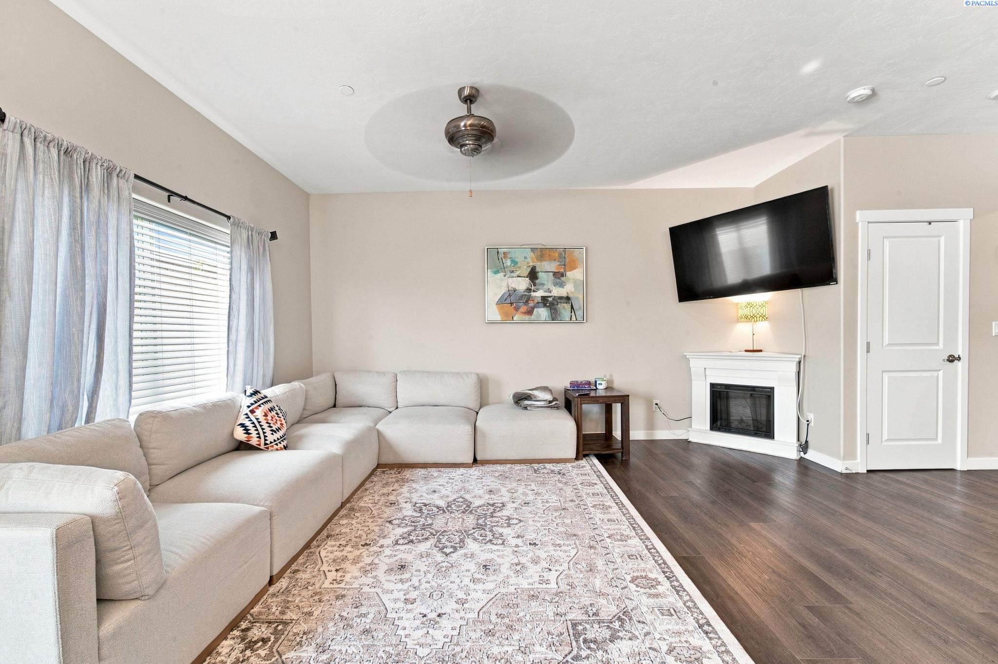 Photo 3 of Townhouse for sale at 3990 W 5th Place, Kennewick, WA 99337 | MLS# PAC295163 | Listing updated on 2026-08-08