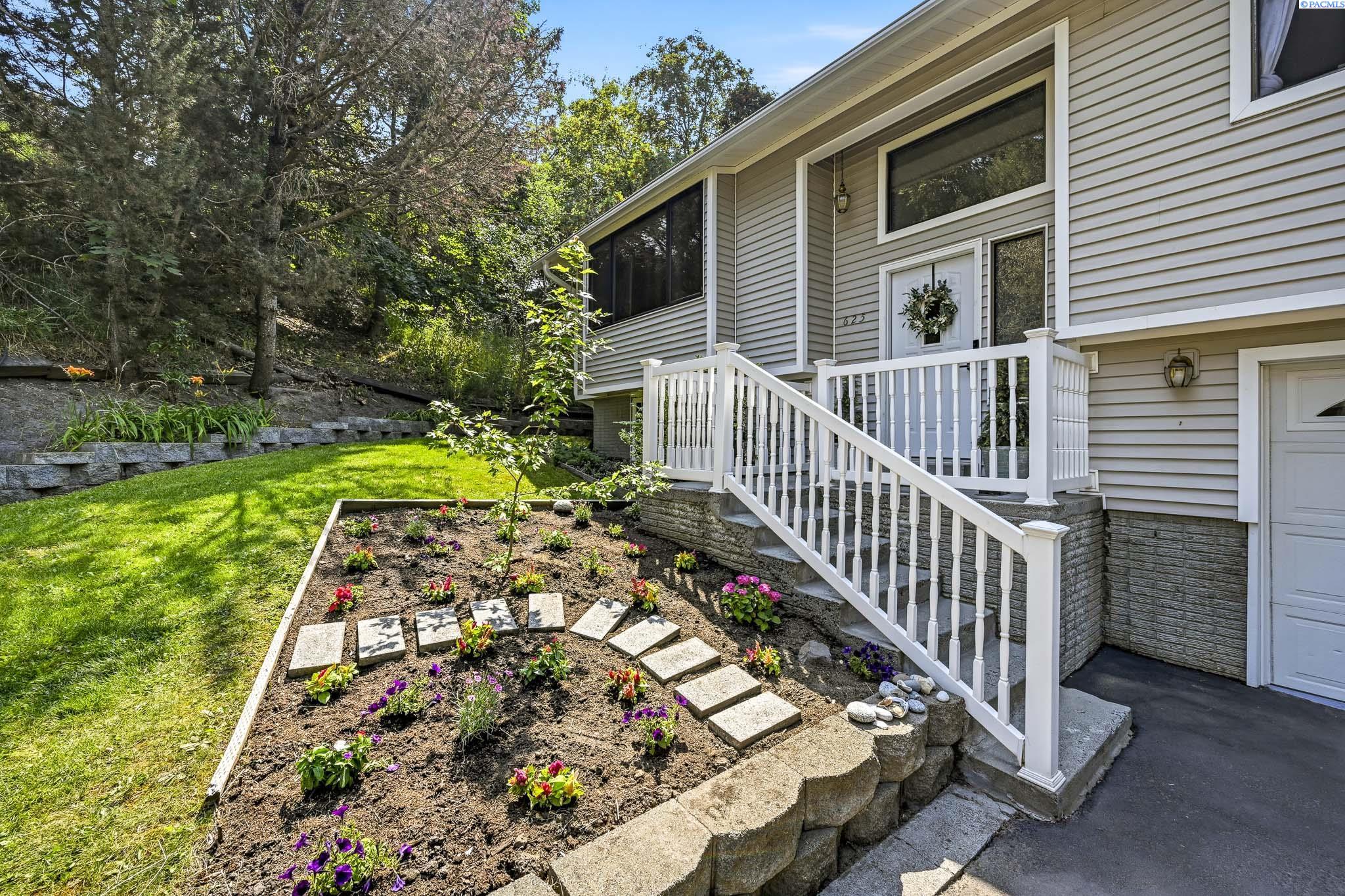Photo 3 of Single family home for sale at 625 SE Highland Way, Pullman, WA 99163 | MLS# PAC295177 | Listing updated on 2026-10-03