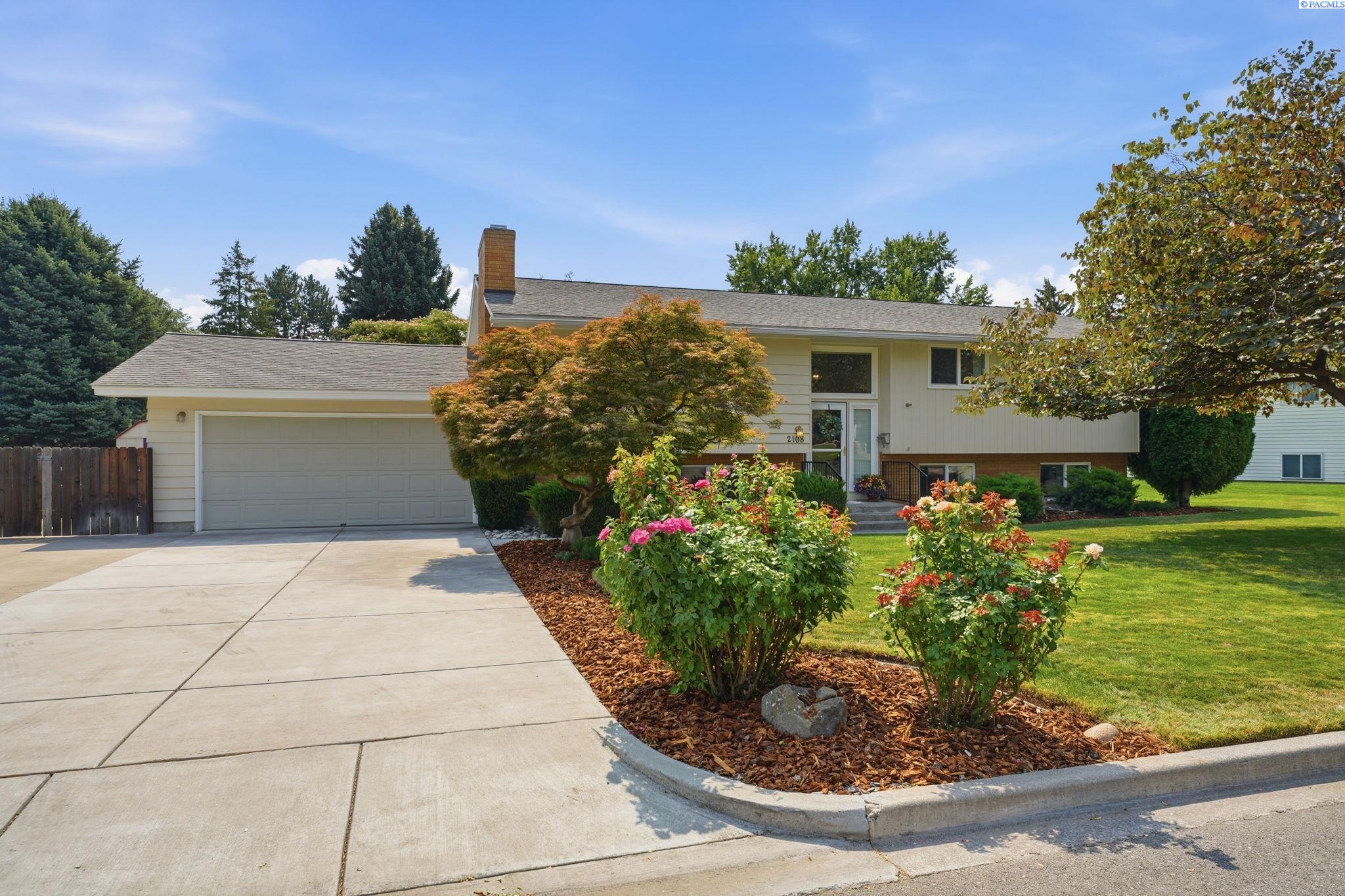 Photo 3 of Single family home for sale at 2108 Hoxie Ave, Richland, WA 99354 | MLS# PAC295199 | Listing updated on 2026-09-27