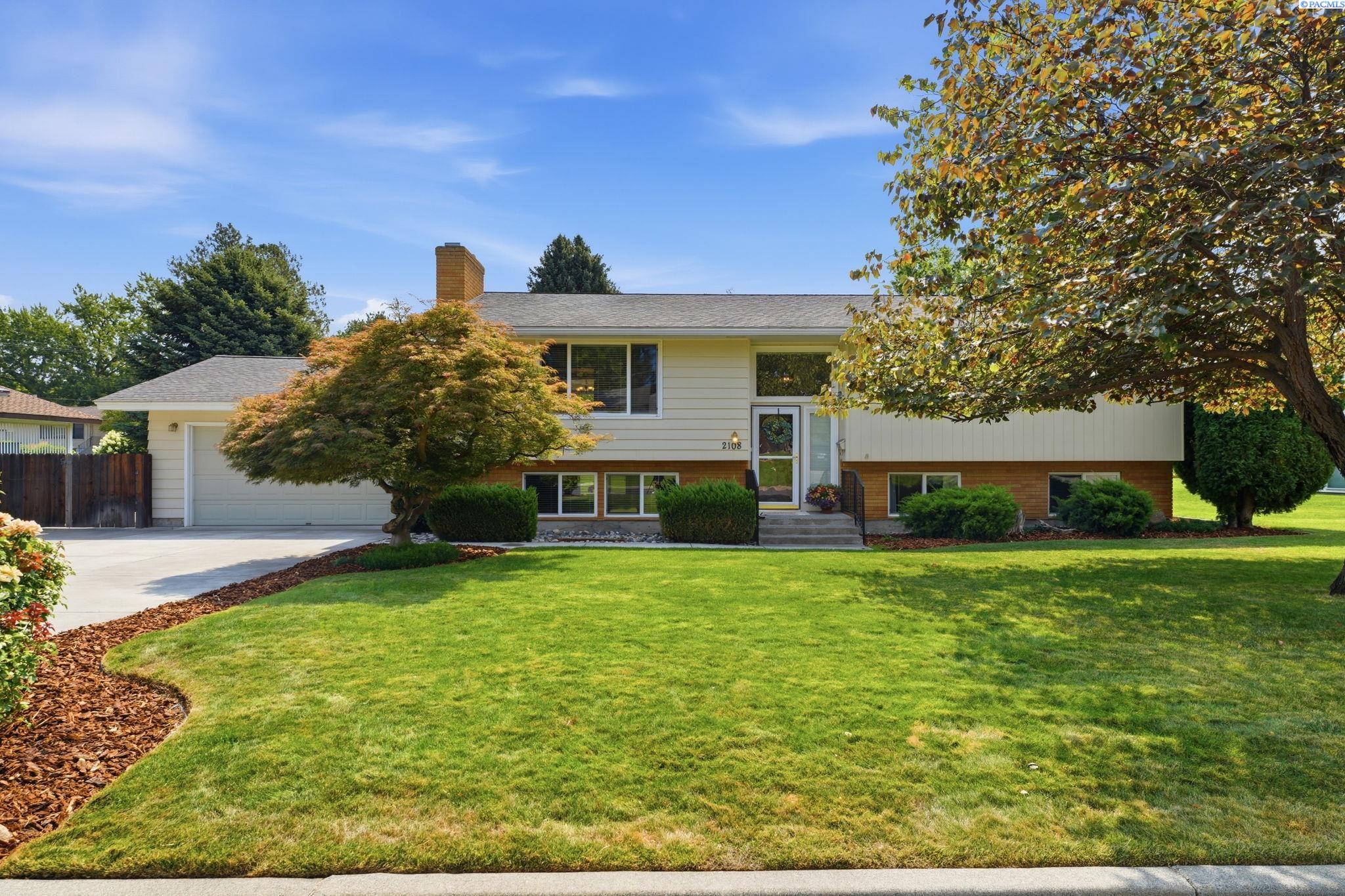 Photo 3 of Single family home for sale at 2108 Hoxie Ave, Richland, WA 99354 | MLS# PAC295199 | Listing updated on 2026-09-27