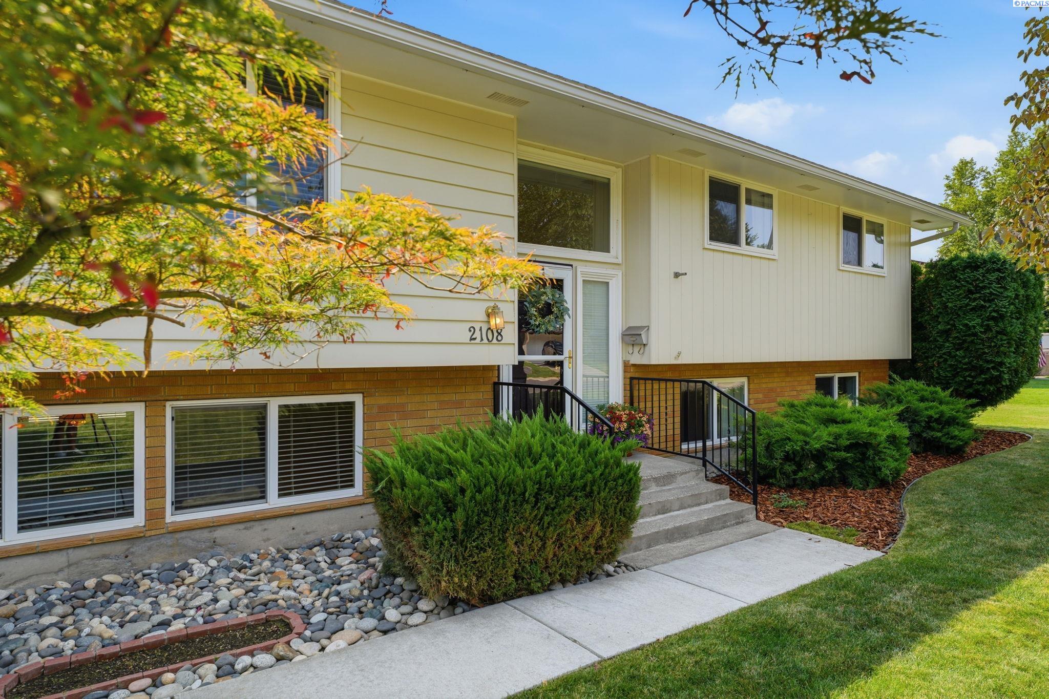 Photo 2 of Single family home for sale at 2108 Hoxie Ave, Richland, WA 99354 | MLS# PAC295199 | Listing updated on 2026-09-27