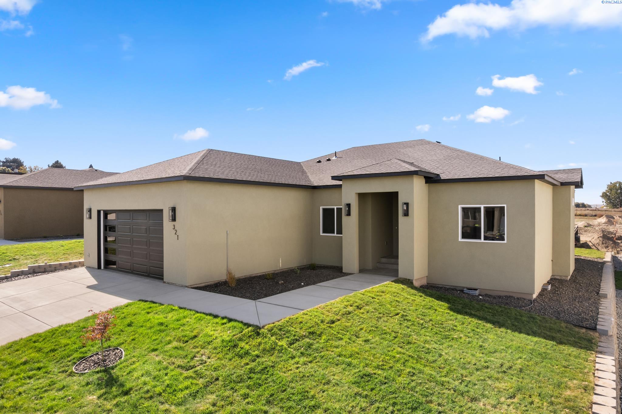 Photo 2 of Single family home for sale at 321 Hogan St, Sunnyside, WA 98944 | MLS# PAC295228 | Listing updated on 2026-10-09