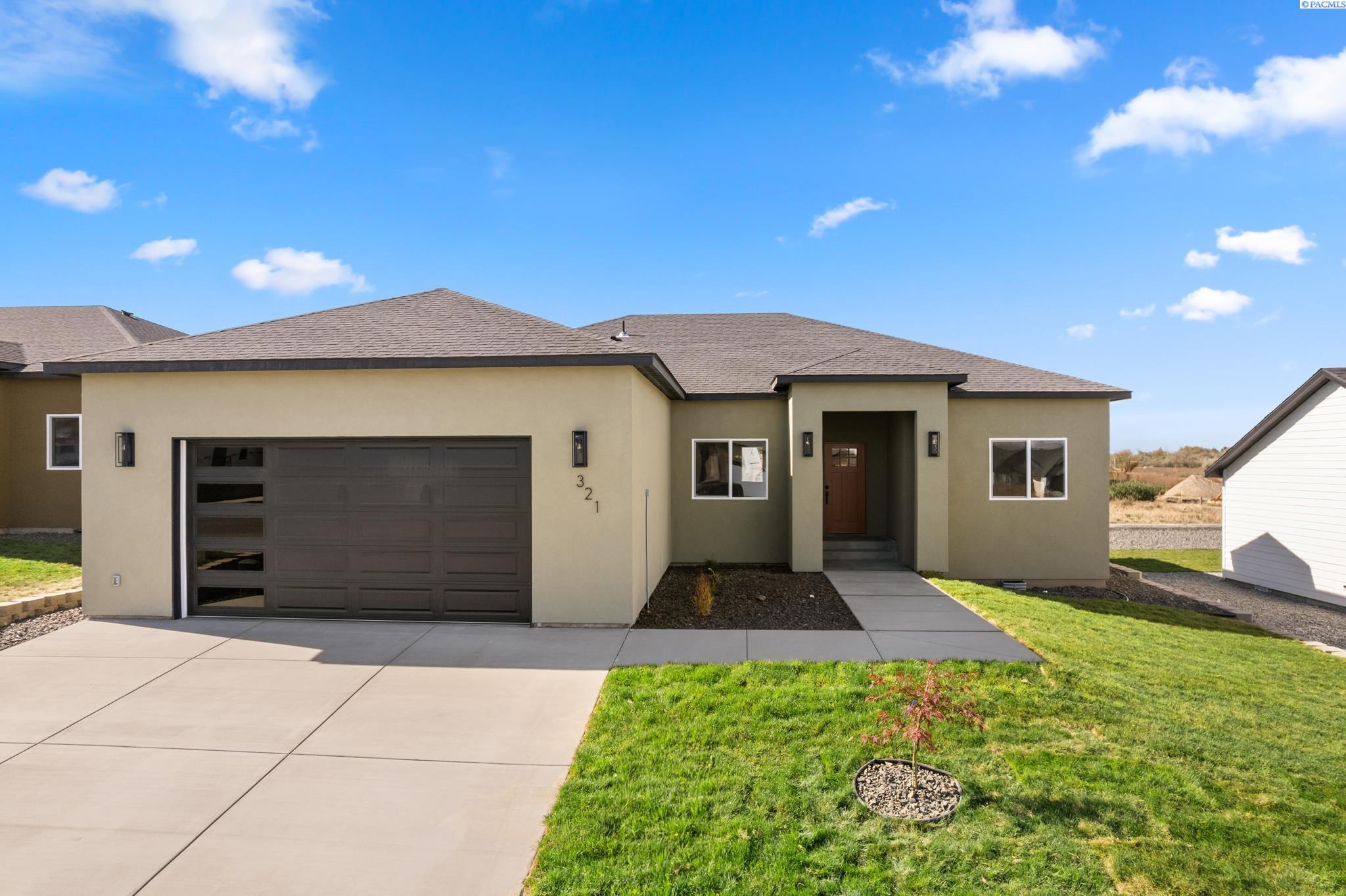 Photo 1 of Single family home for sale at 321 Hogan St, Sunnyside, WA 98944 | MLS# PAC295228 | Listing updated on 2026-10-09
