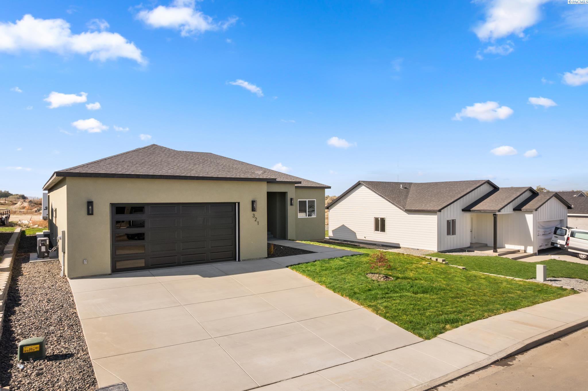 Photo 3 of Single family home for sale at 321 Hogan St, Sunnyside, WA 98944 | MLS# PAC295228 | Listing updated on 2026-10-09