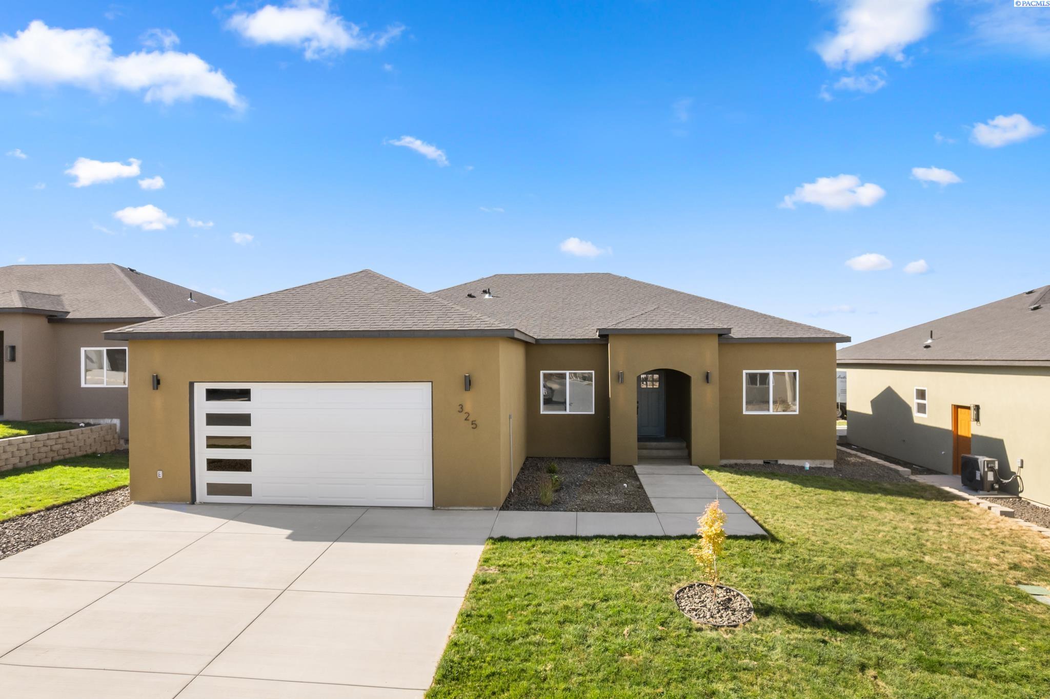 Photo 1 of Single family home for sale at 325 Hogan St, Sunnyside, WA 98944 | MLS# PAC295229 | Listing updated on 2026-10-09