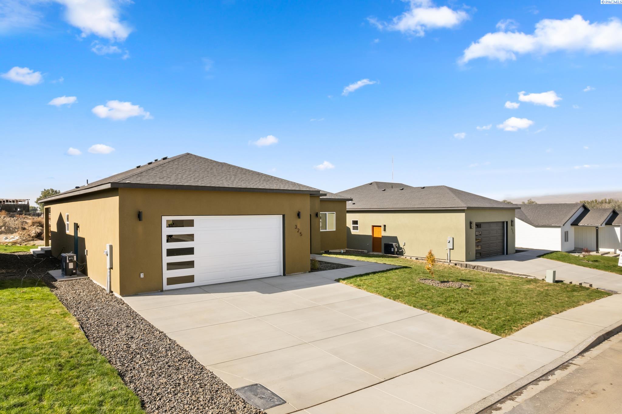 Photo 3 of Single family home for sale at 325 Hogan St, Sunnyside, WA 98944 | MLS# PAC295229 | Listing updated on 2026-10-09