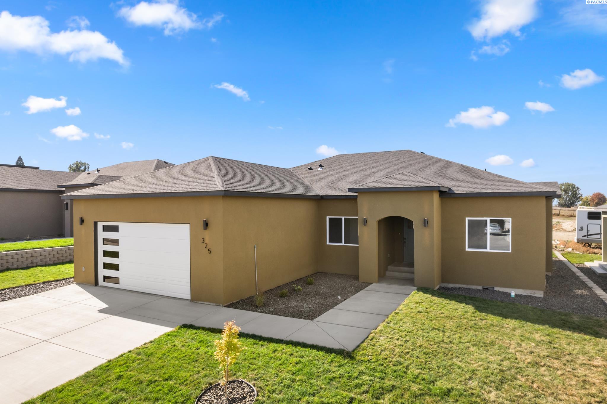Photo 2 of Single family home for sale at 325 Hogan St, Sunnyside, WA 98944 | MLS# PAC295229 | Listing updated on 2026-10-09
