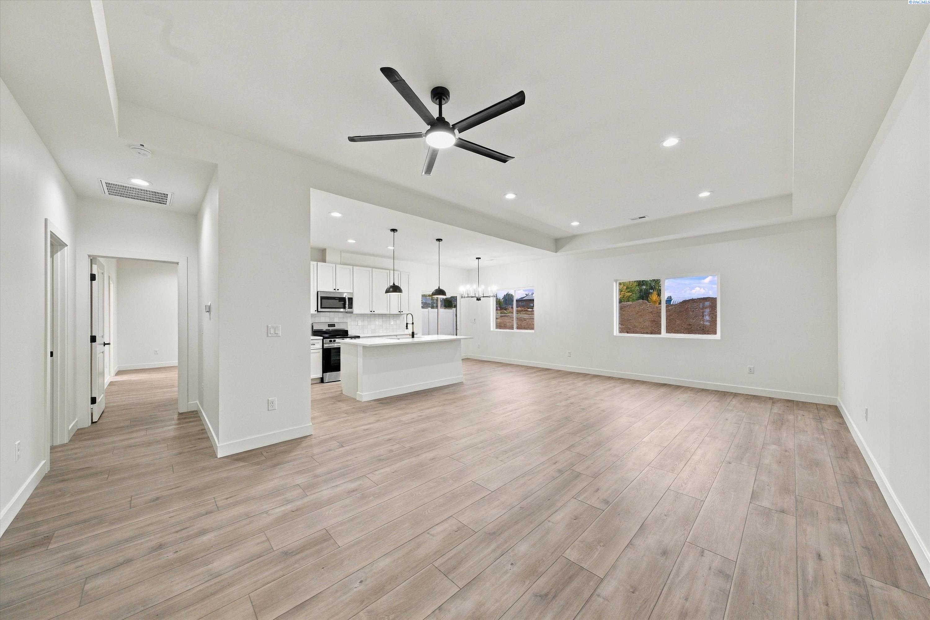 Photo 1 of Single family home for sale at 401 Hogan St, Sunnyside, WA 98944 | MLS# PAC295230 | Listing updated on 2026-10-26
