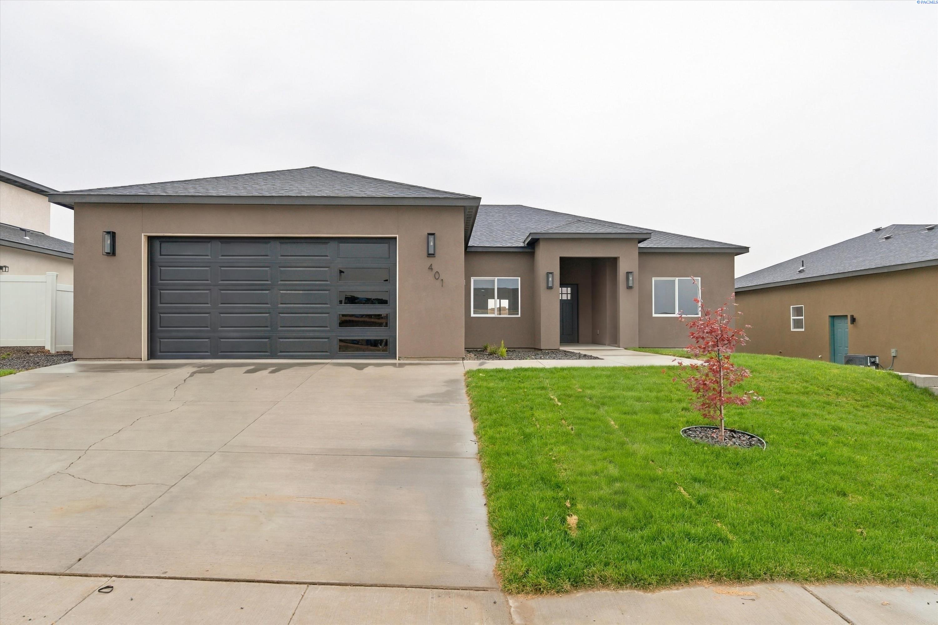 Photo 2 of Single family home for sale at 401 Hogan St, Sunnyside, WA 98944 | MLS# PAC295230 | Listing updated on 2026-10-26