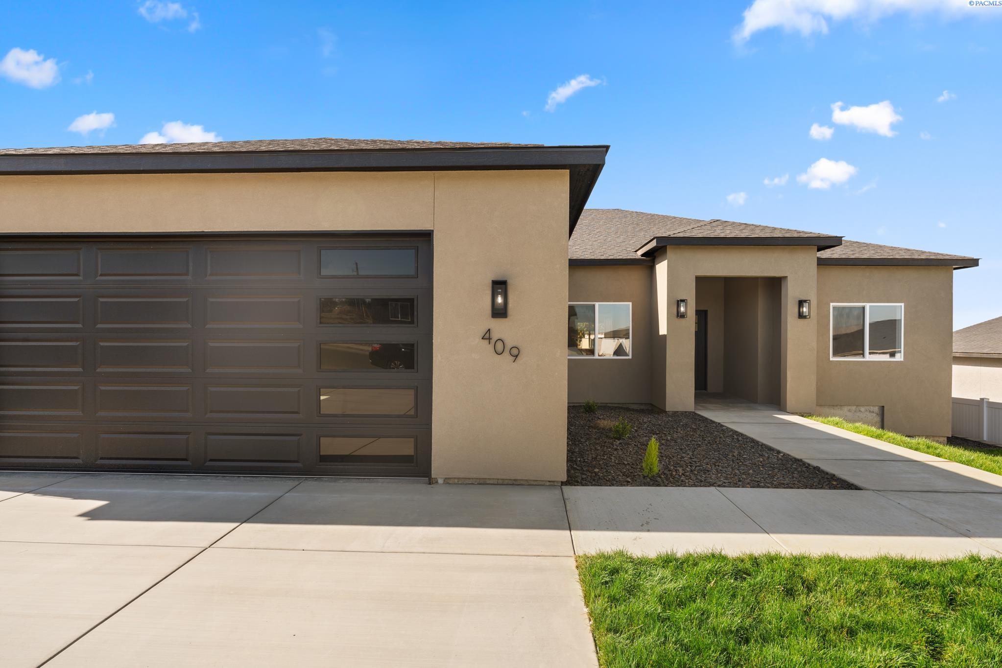 Photo 2 of Single family home for sale at 409 Hogan St, Sunnyside, WA 98944 | MLS# PAC295231 | Listing updated on 2026-10-09