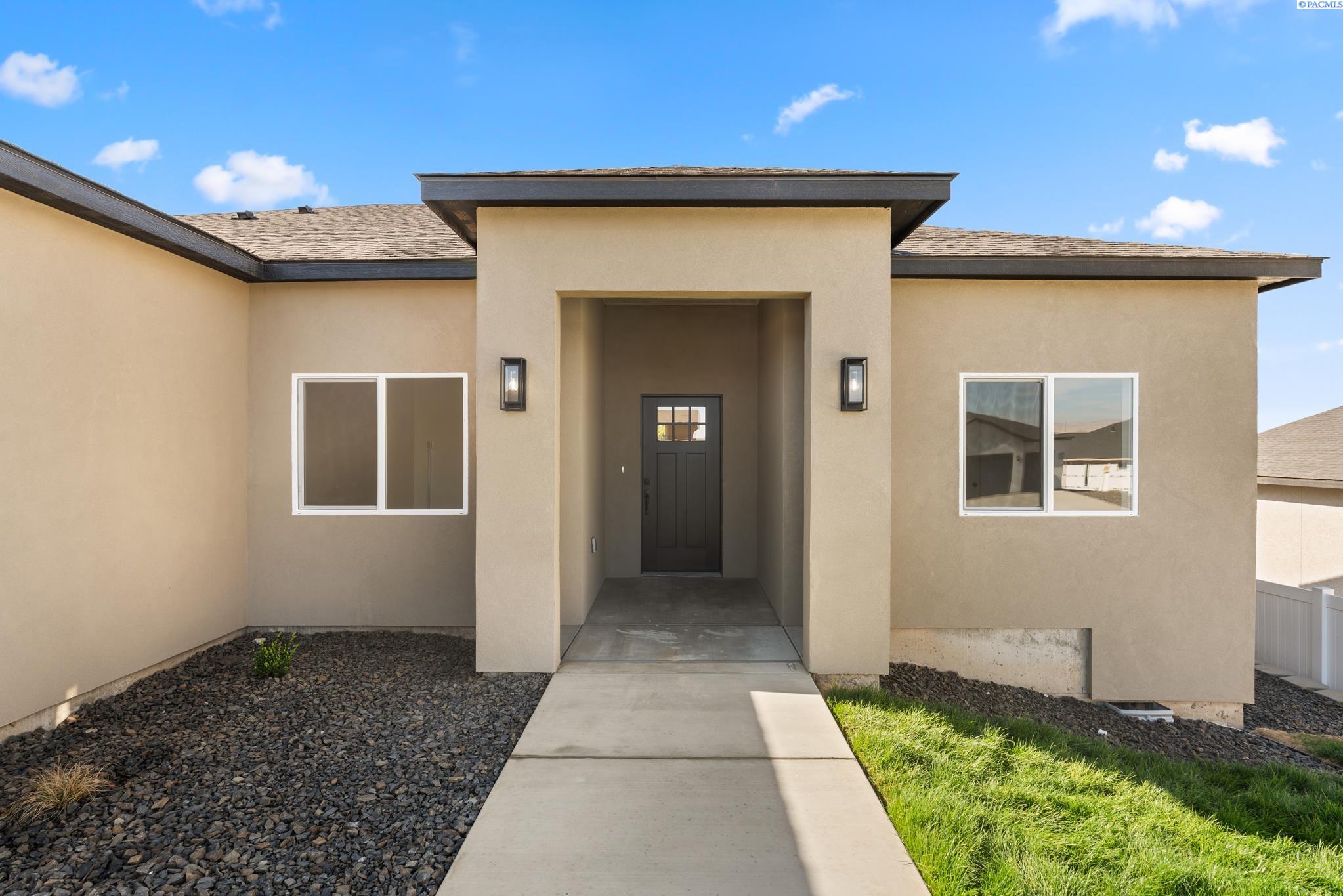 Photo 3 of Single family home for sale at 409 Hogan St, Sunnyside, WA 98944 | MLS# PAC295231 | Listing updated on 2026-10-09