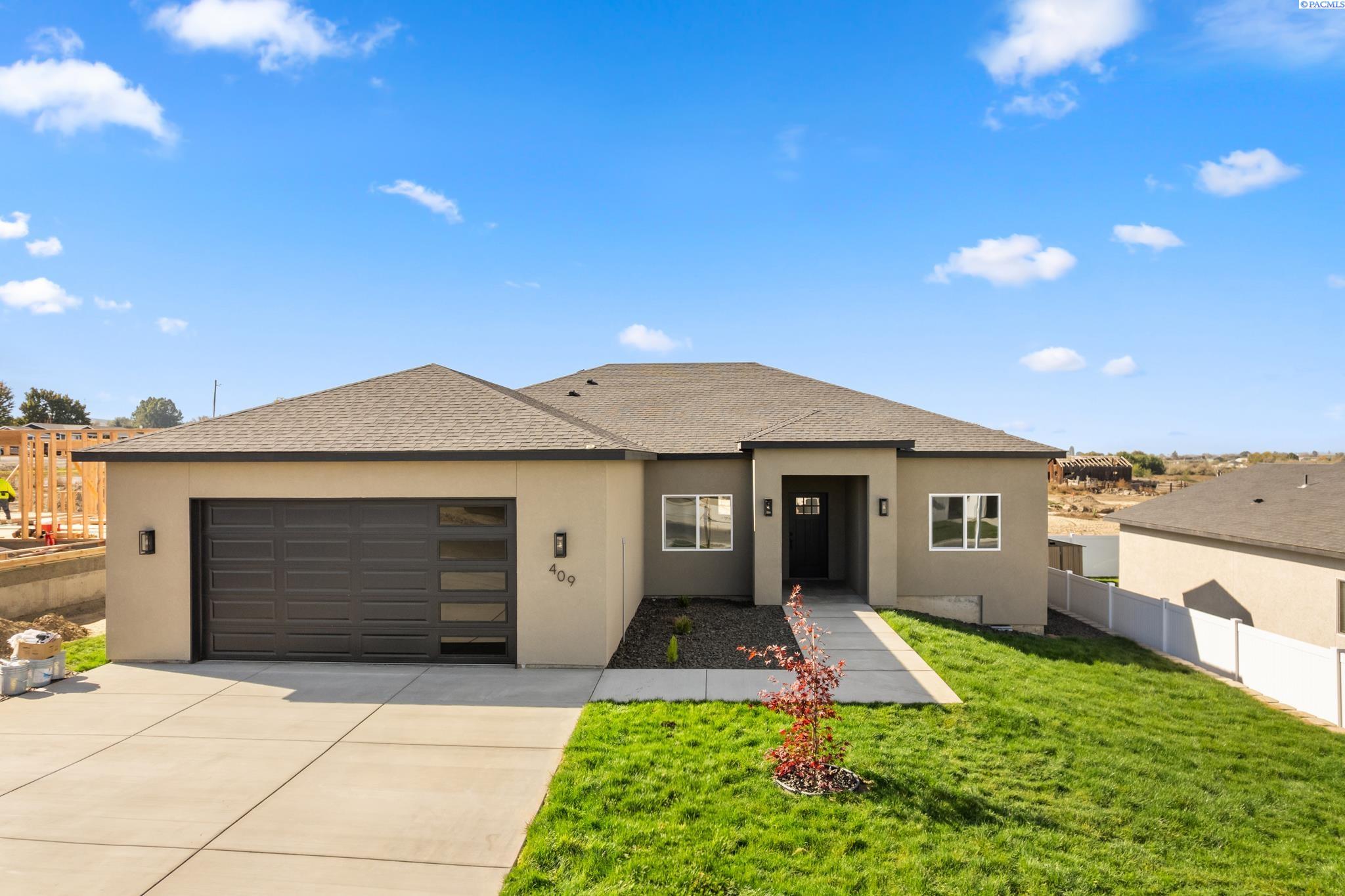 Photo 1 of Single family home for sale at 409 Hogan St, Sunnyside, WA 98944 | MLS# PAC295231 | Listing updated on 2026-10-09