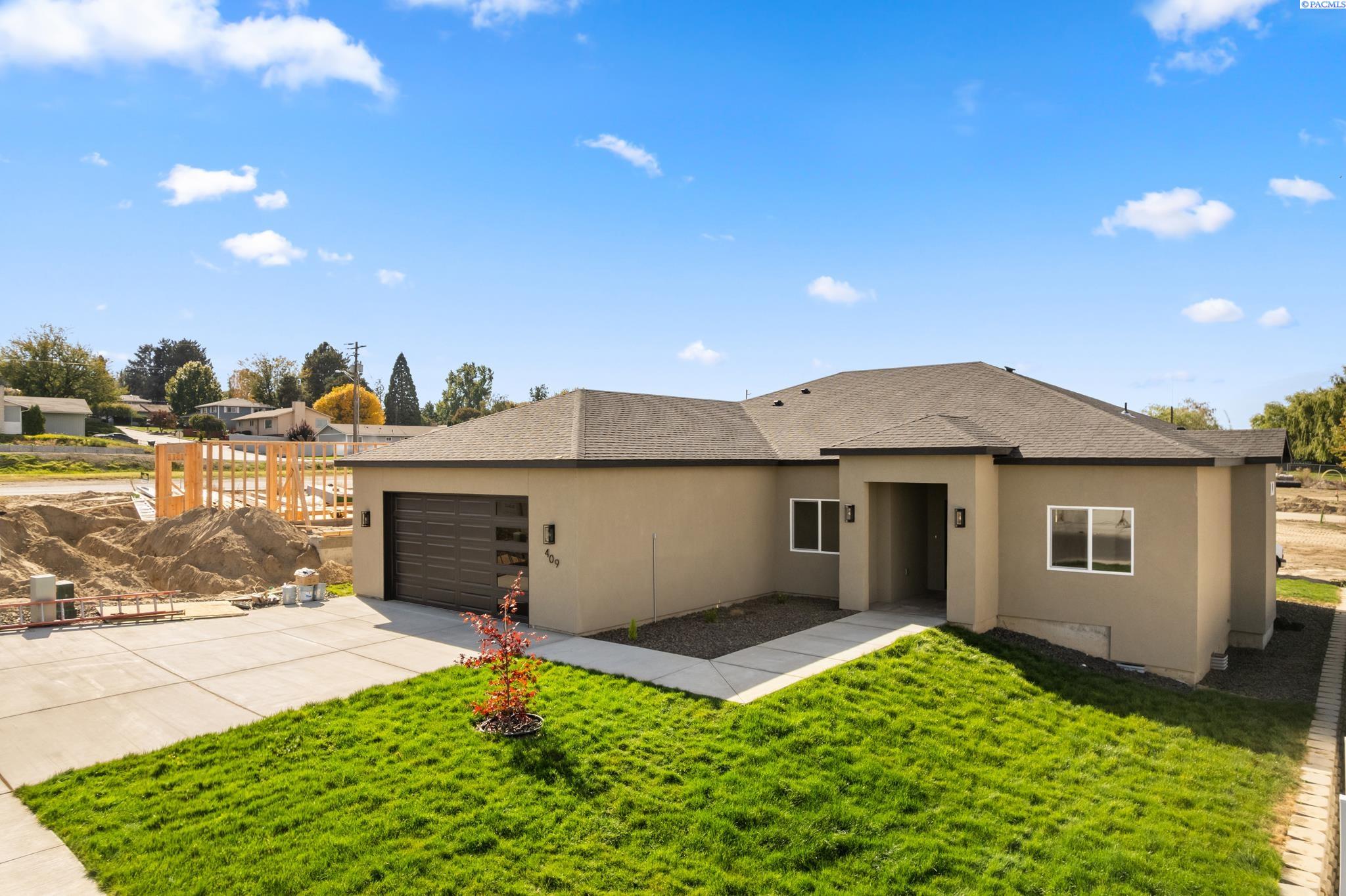 Photo 3 of Single family home for sale at 409 Hogan St, Sunnyside, WA 98944 | MLS# PAC295231 | Listing updated on 2026-10-09