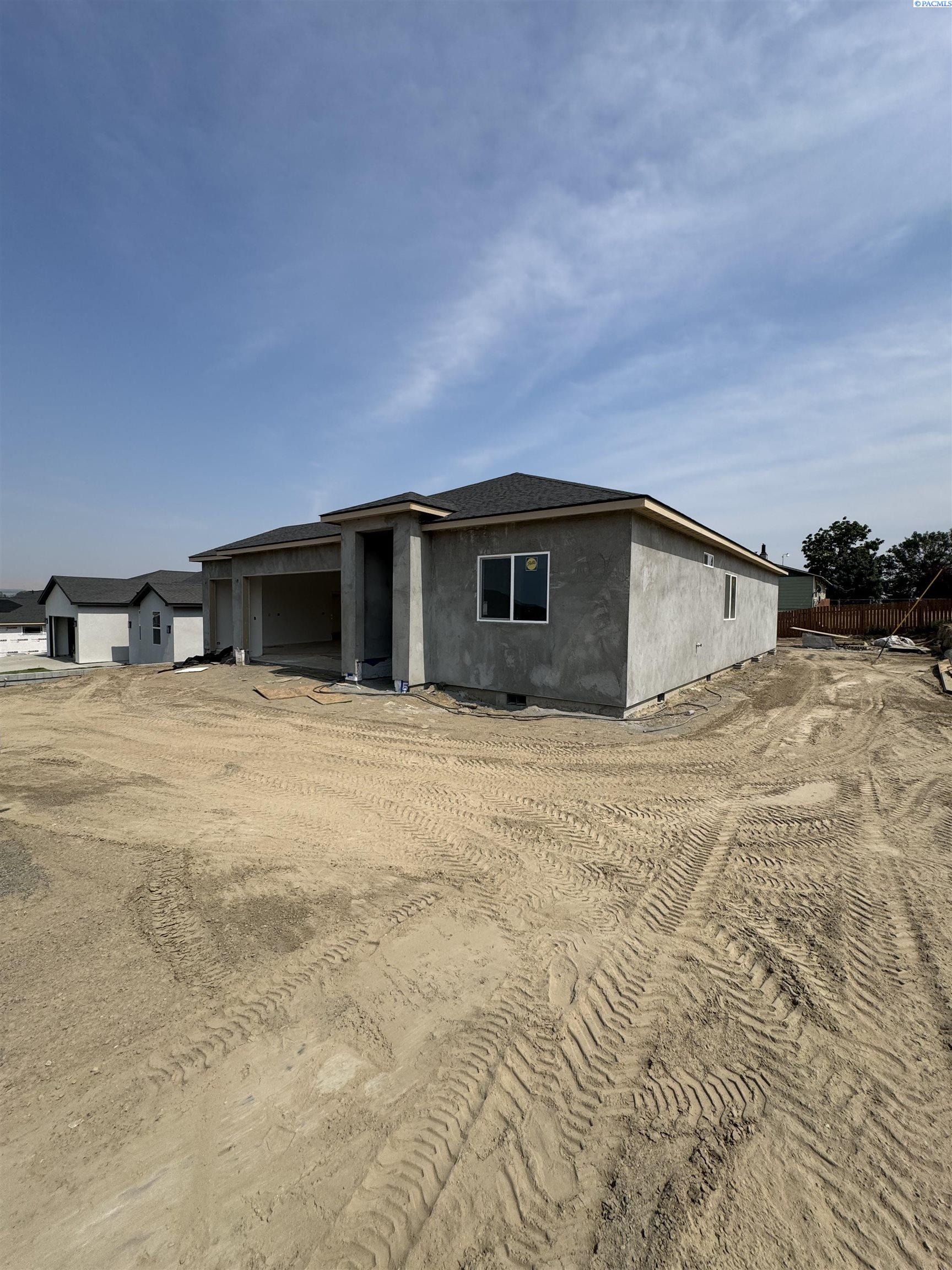 Photo 3 of Single family home for sale at 320 Hogan St, Sunnyside, WA 98944 | MLS# PAC295233 | Listing updated on 2026-08-26