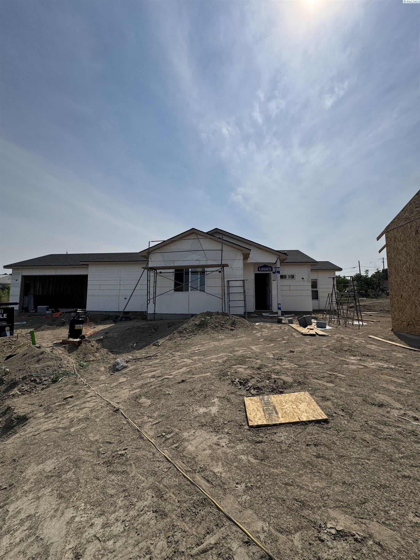 Photo 2 of Single family home for sale at 413 Victoria St, Sunnyside, WA 98944 | MLS# PAC295236 | Listing updated on 2026-08-19