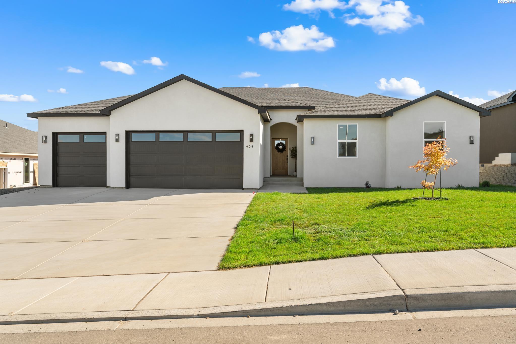 Photo 1 of Single family home for sale at 404 Hogan St, Sunnyside, WA 98944 | MLS# PAC295239 | Listing updated on 2026-10-05