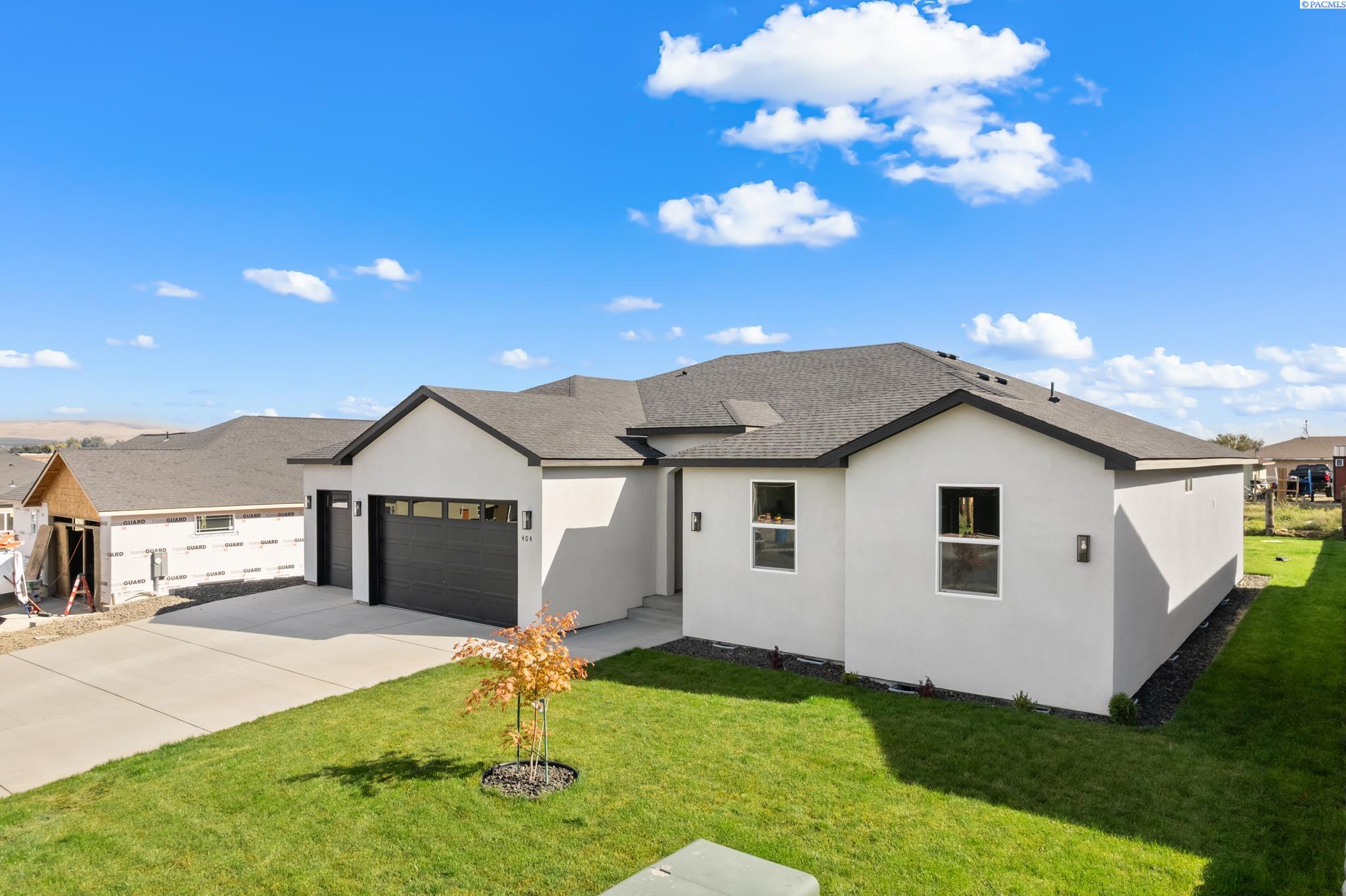Photo 3 of Single family home for sale at 404 Hogan St, Sunnyside, WA 98944 | MLS# PAC295239 | Listing updated on 2026-10-05