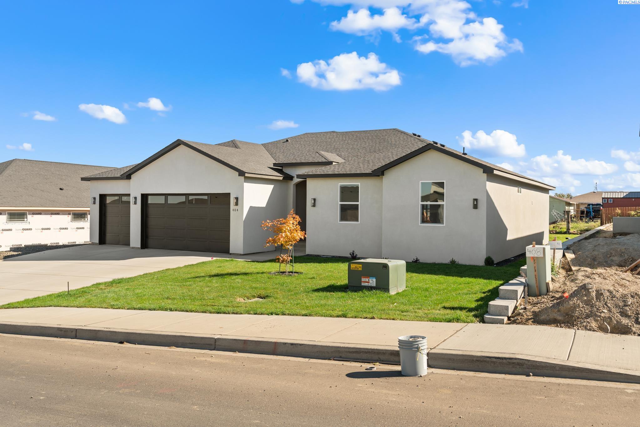 Photo 3 of Single family home for sale at 404 Hogan St, Sunnyside, WA 98944 | MLS# PAC295239 | Listing updated on 2026-10-26