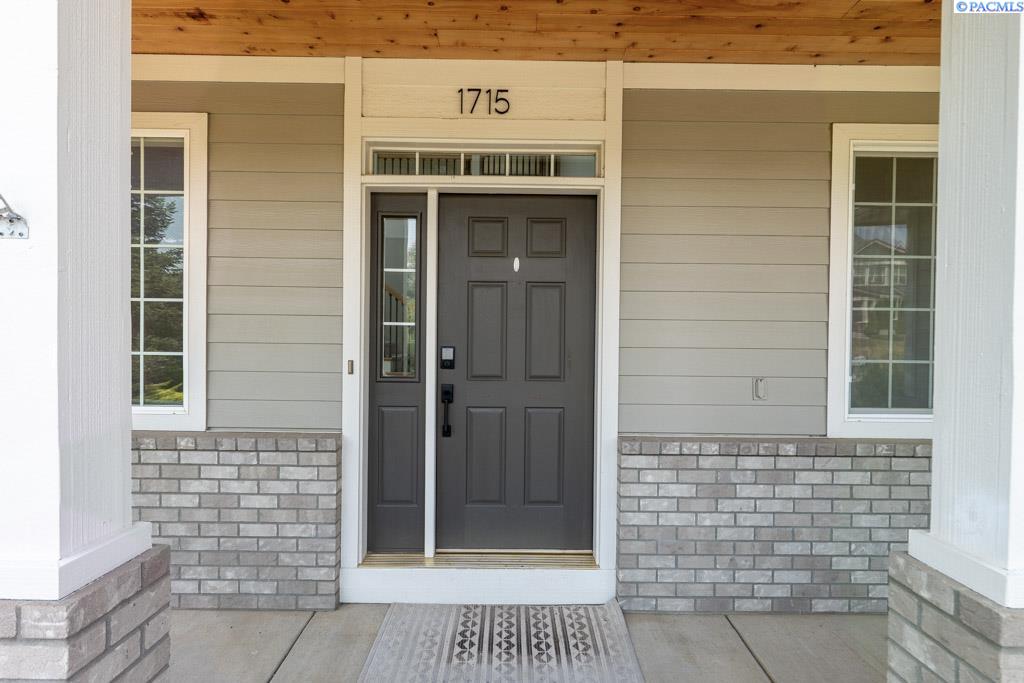 Photo 2 of Single family home for sale at 1715 Nw Nicole Ct, Pullman, WA 99163 | MLS# PAC295249 | Listing updated on 2026-08-05