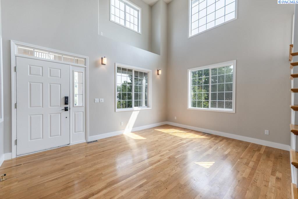 Photo 3 of Single family home for sale at 1715 Nw Nicole Ct, Pullman, WA 99163 | MLS# PAC295249 | Listing updated on 2026-08-05
