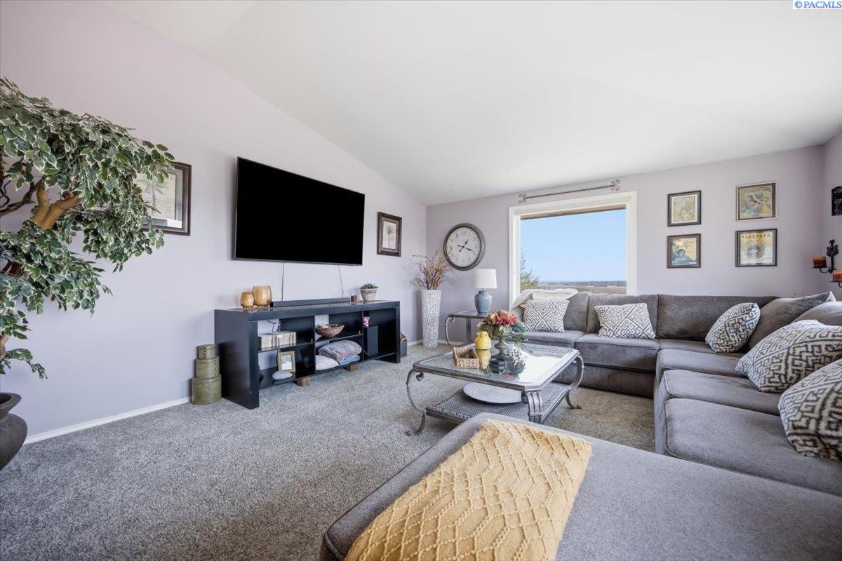 Photo 4 of Single family home for sale at 210 Rachel Rd, Kennewick, WA 99338 | MLS# PAC295262 | Listing updated on 2026-10-02