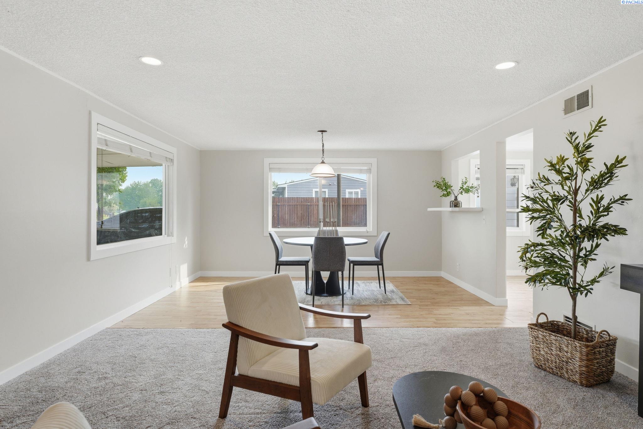Photo 3 of Single family home for sale at 704 Birch Ave, Richland, WA 99352 | MLS# PAC295279 | Listing updated on 2026-09-09