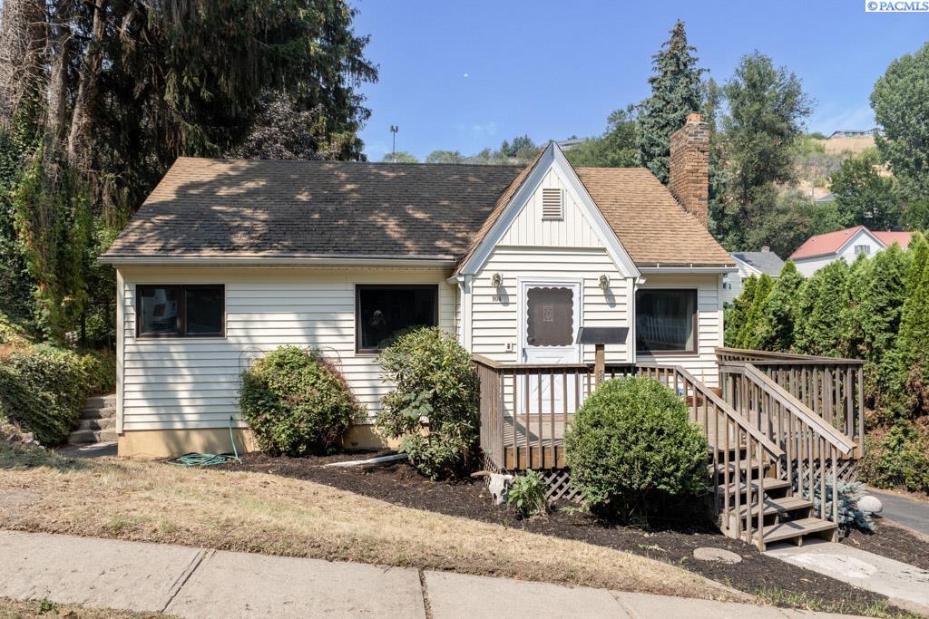 Single family home for sale at 908 S Meadow St, Colfax, WA 99111 | MLS# PAC295289