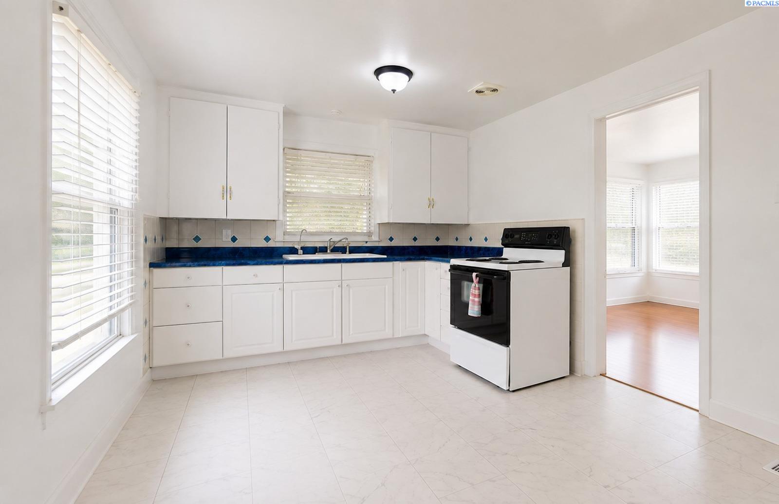 Photo 4 of Sale Pending at 306 Adams St, Grandview, WA 98930 | MLS# PAC295303 | Listing updated on 2026-09-25