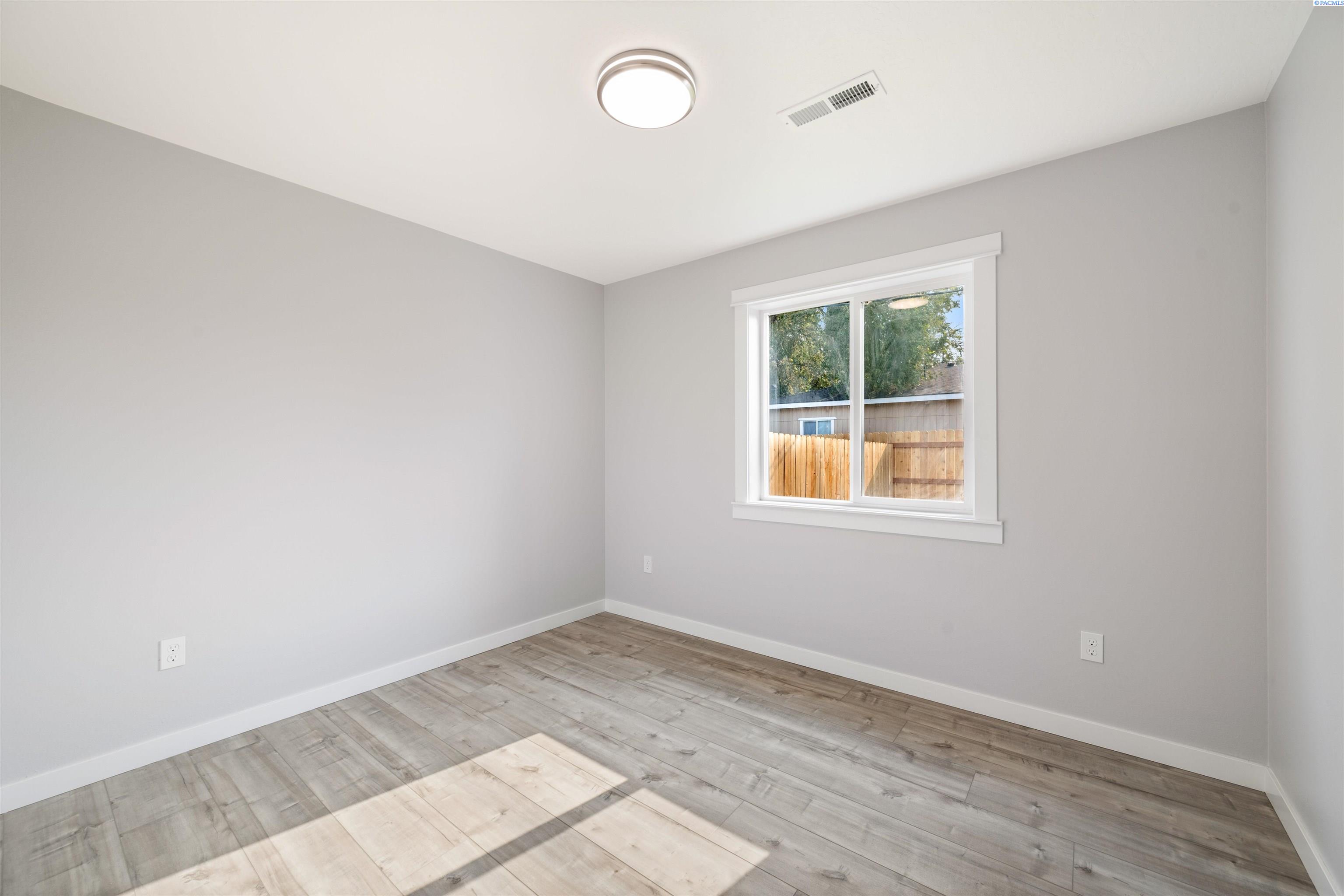 Photo 3 of House for sale at 502 N Kent Pl, Kennewick, WA 99336 | MLS# PAC295338 | Listing updated on 2026-10-02