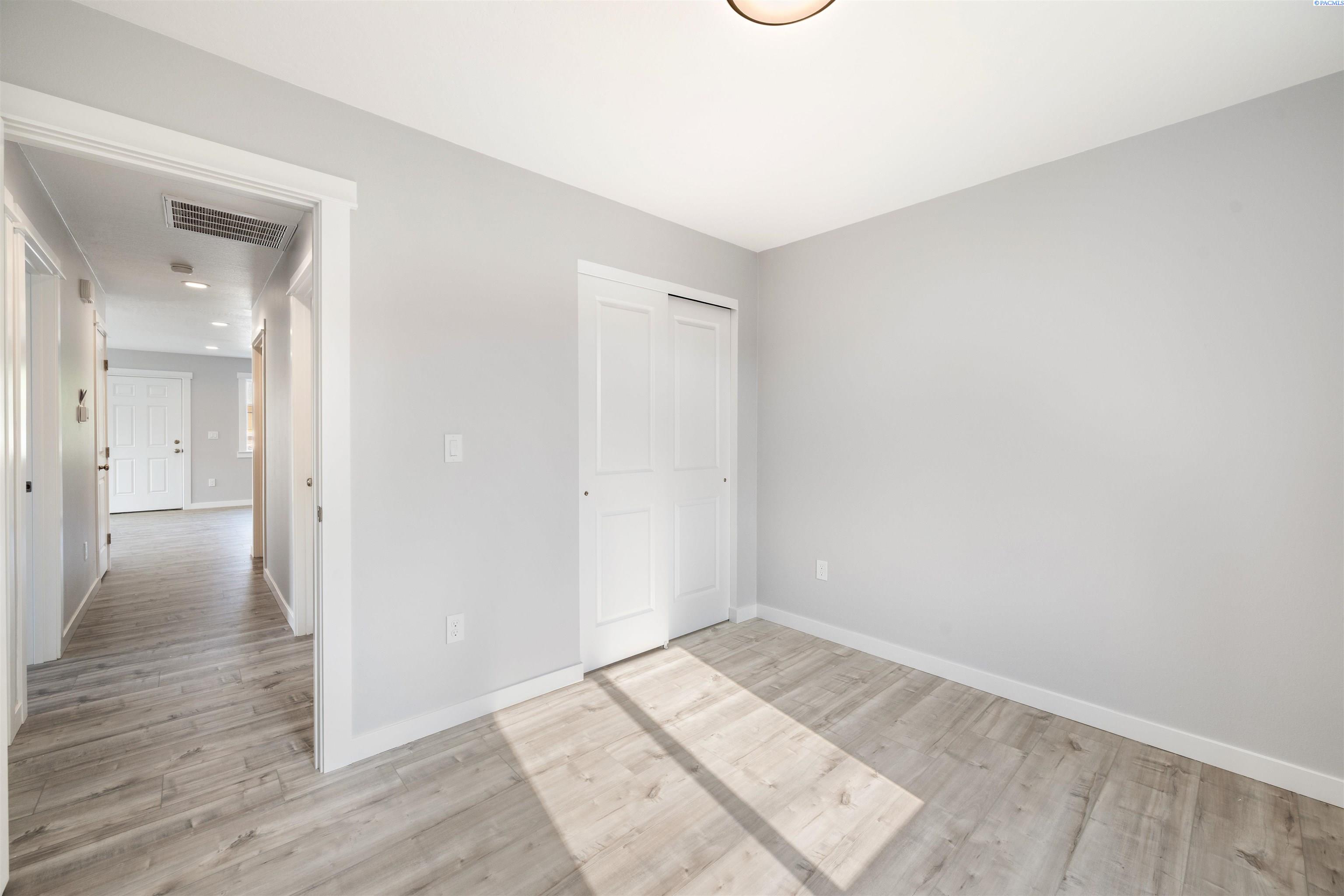 Photo 4 of House for sale at 502 N Kent Pl, Kennewick, WA 99336 | MLS# PAC295338 | Listing updated on 2026-10-02