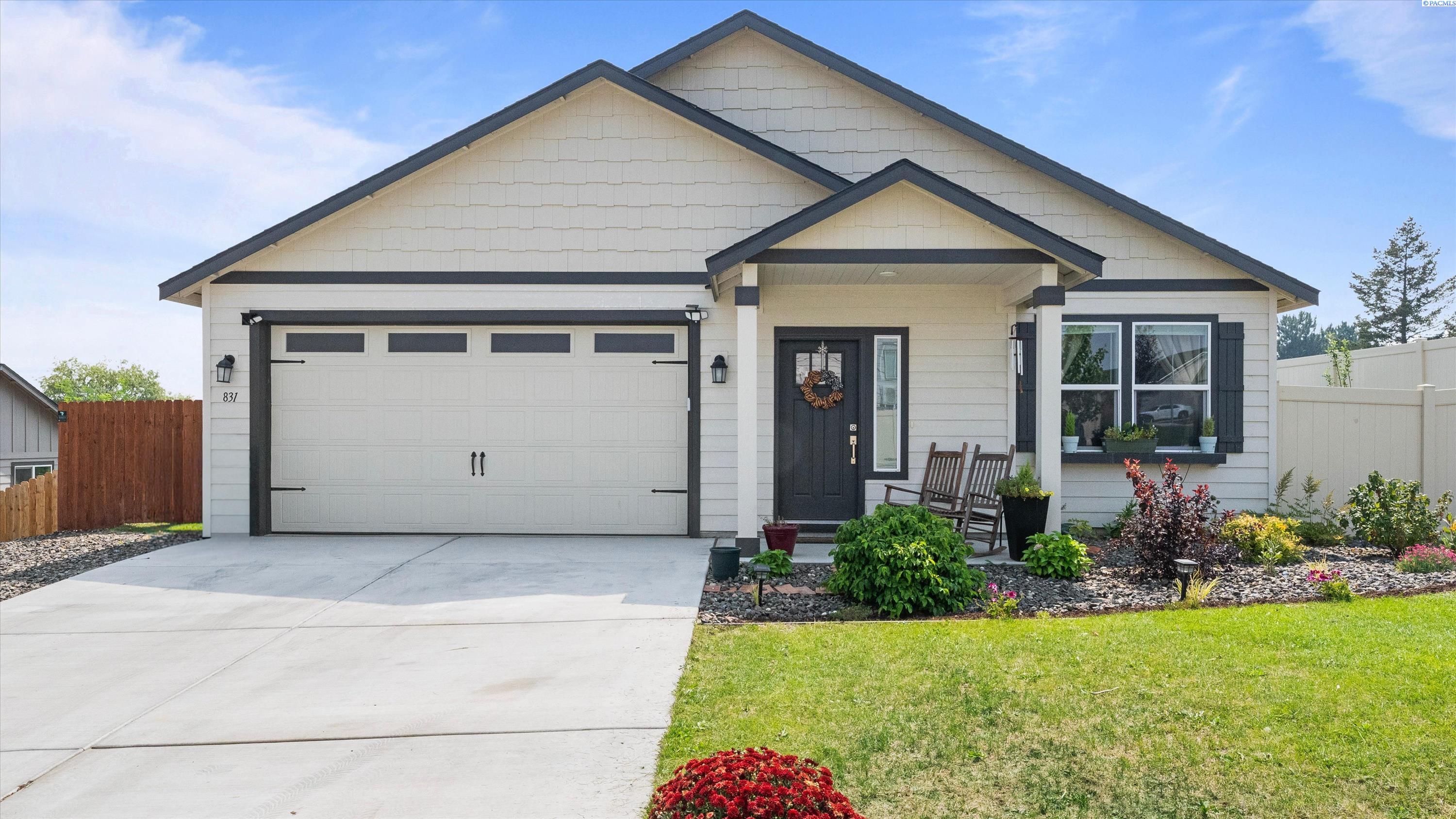 Photo 1 of Single family home for sale at 831 Annajean Ave, Benton City, WA 99320 | MLS# PAC295393 | Listing updated on 2026-10-02