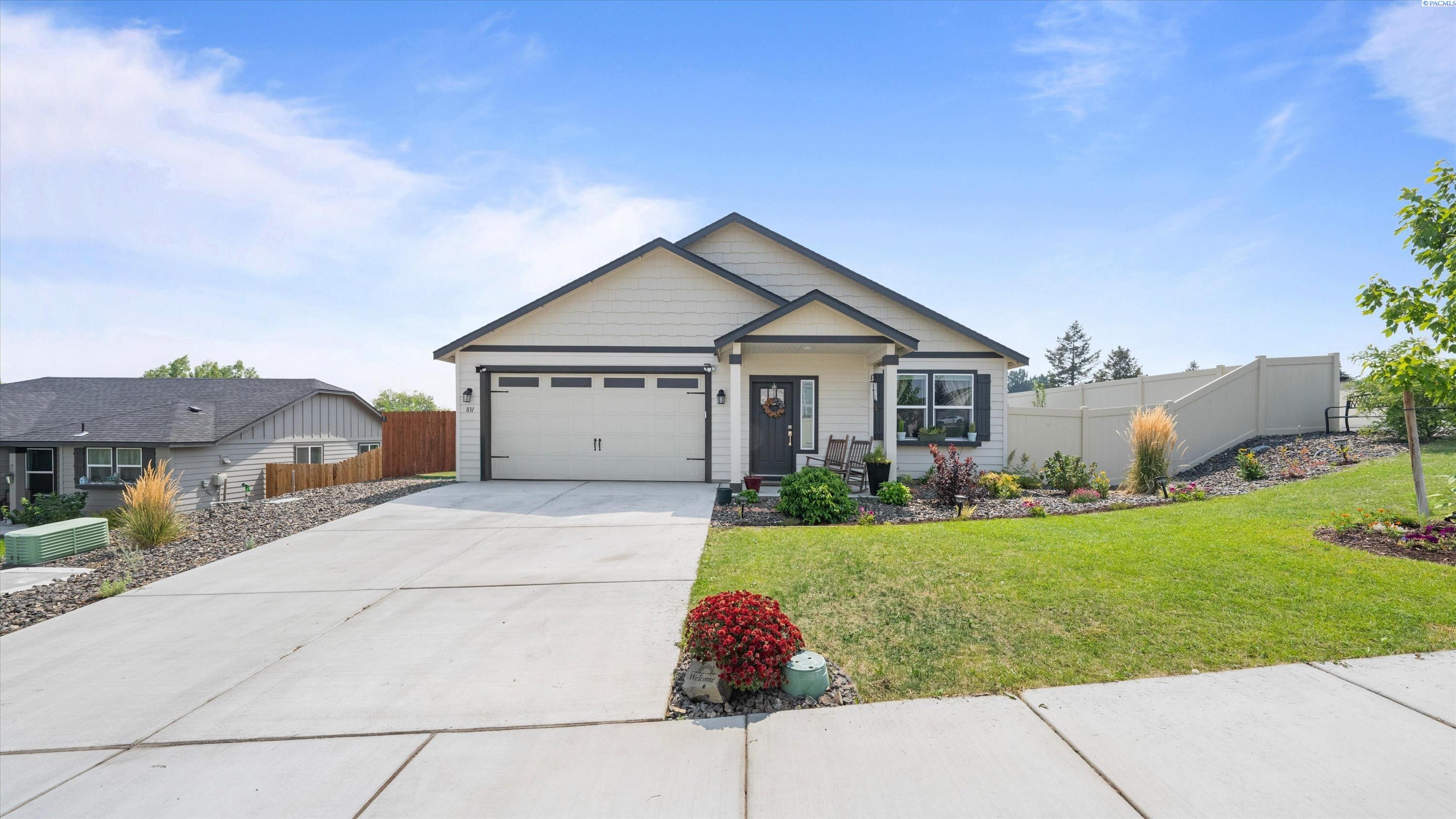 Photo 2 of Single family home for sale at 831 Annajean Ave, Benton City, WA 99320 | MLS# PAC295393 | Listing updated on 2026-10-02