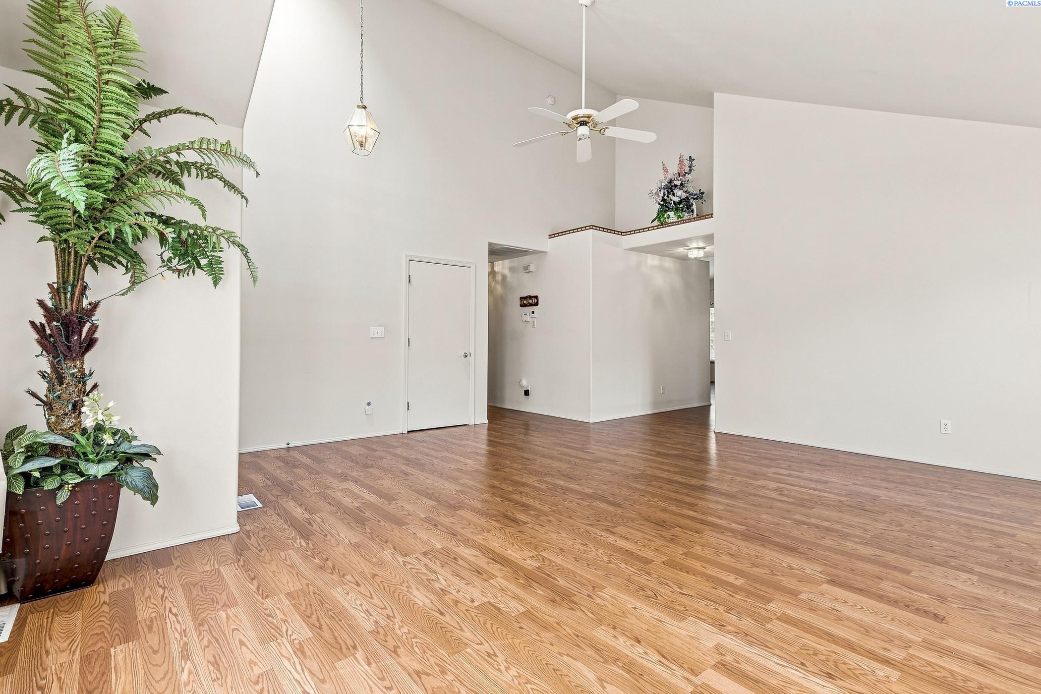 Photo 3 of Single family home for sale at 3336 S Green Lp, Kennewick, WA 99337 | MLS# PAC295398 | Listing updated on 2026-09-26