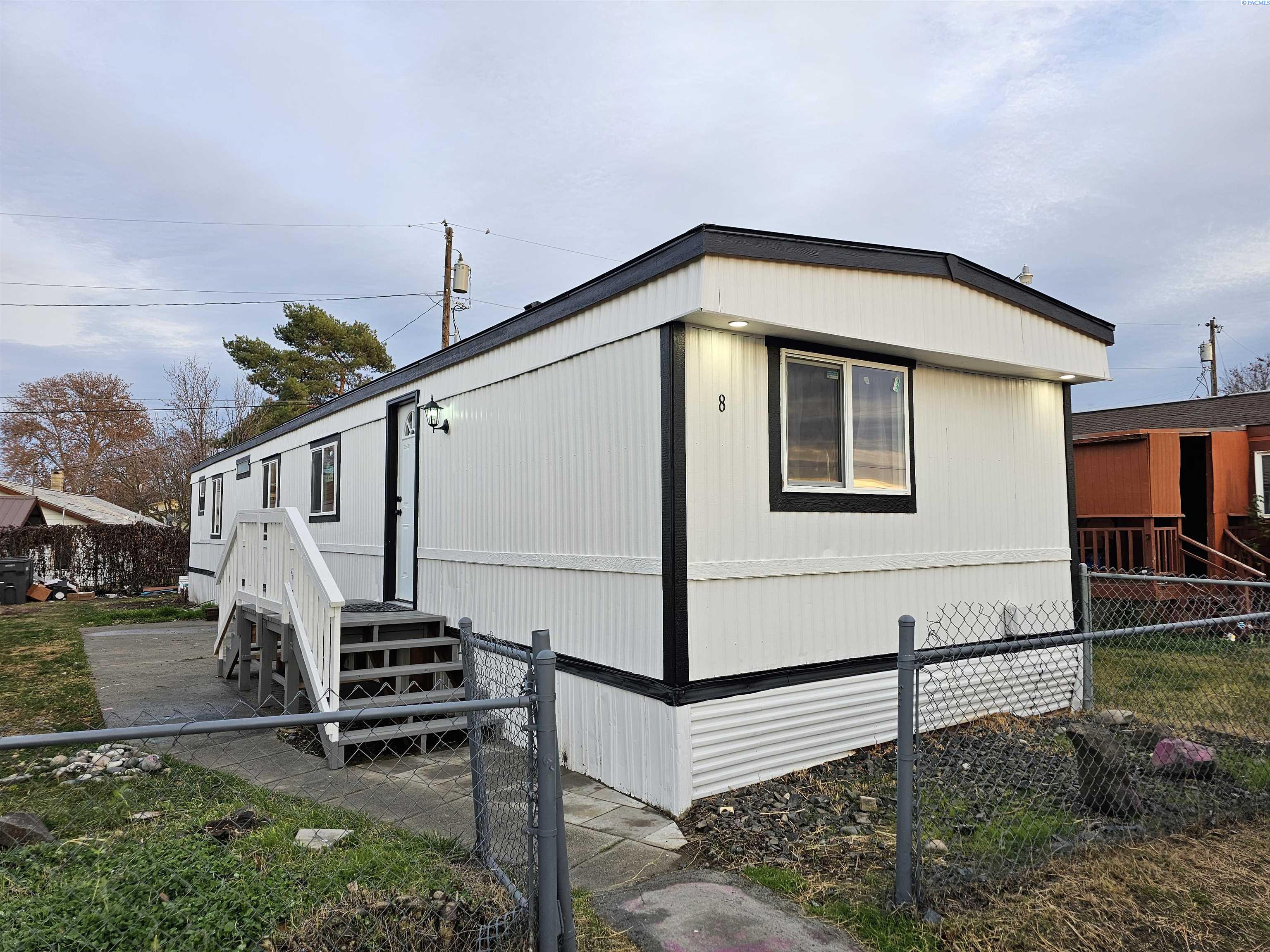 Photo 3 of Single family home for sale at 1421 S Cedar St, Kennewick, WA 99337 | MLS# PAC295434 | Listing updated on 2026-08-10