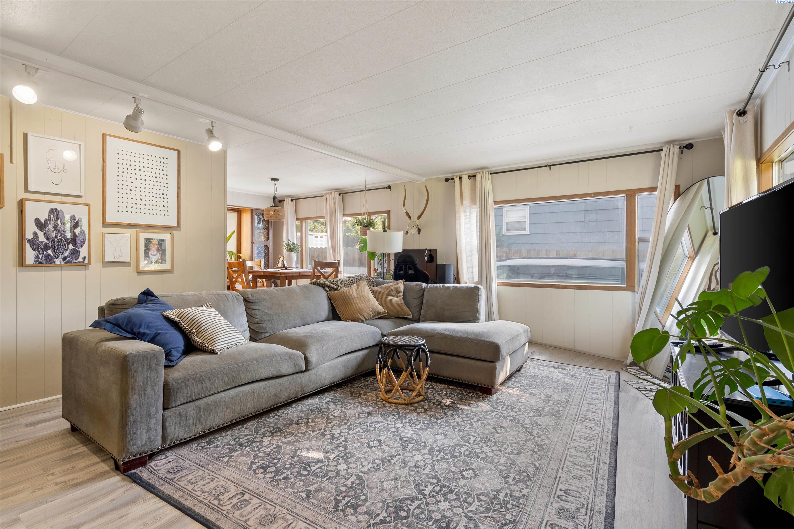 Photo 3 of Manufactured home for sale at 924 Market St, Prosser, WA 99350 | MLS# PAC295437 | Listing updated on 2026-09-13
