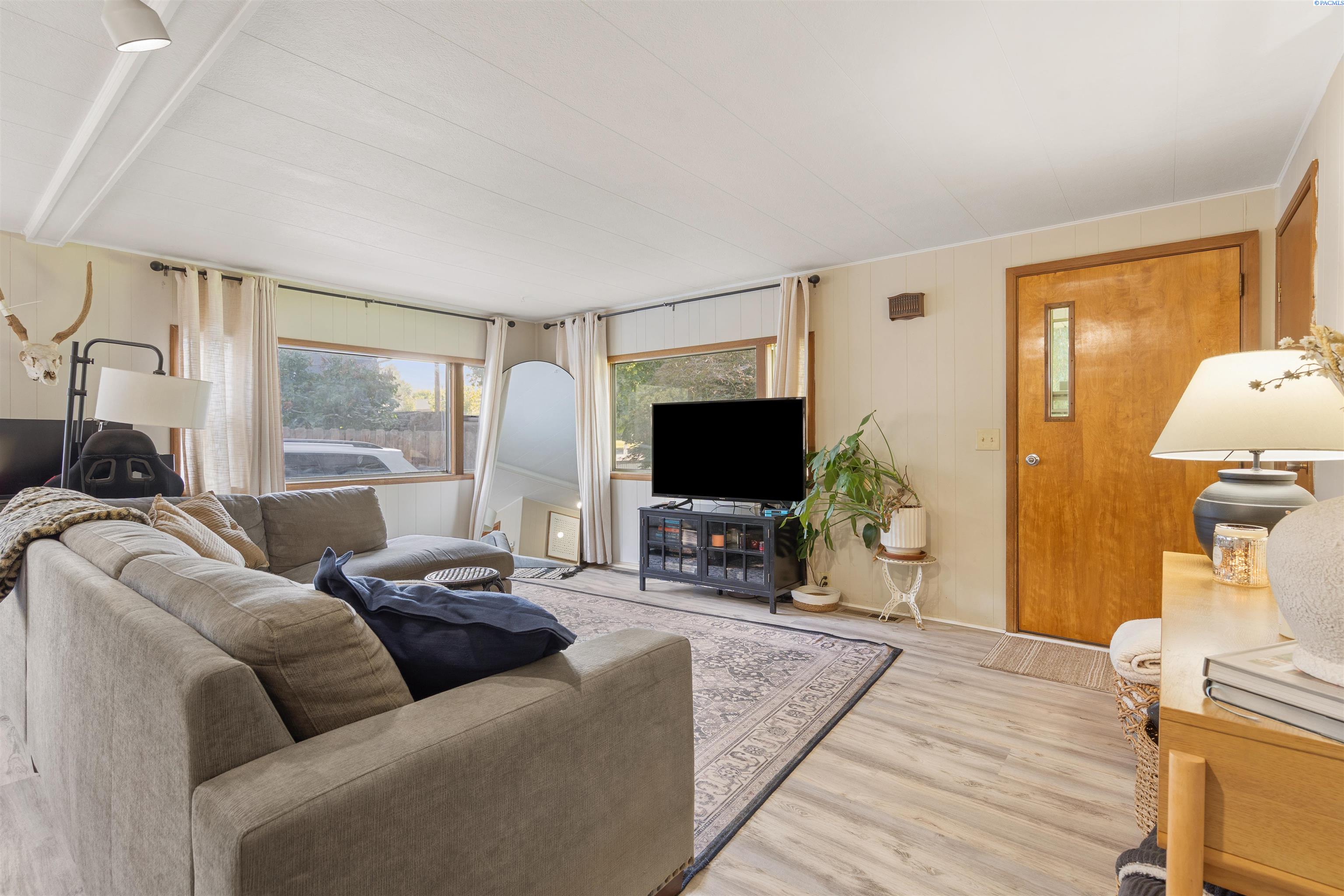 Photo 4 of Manufactured home for sale at 924 Market St, Prosser, WA 99350 | MLS# PAC295437 | Listing updated on 2026-09-13