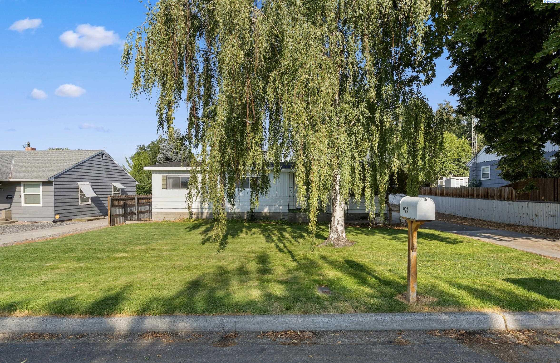 Photo 1 of Manufactured home for sale at 924 Market St, Prosser, WA 99350 | MLS# PAC295437 | Listing updated on 2026-09-13