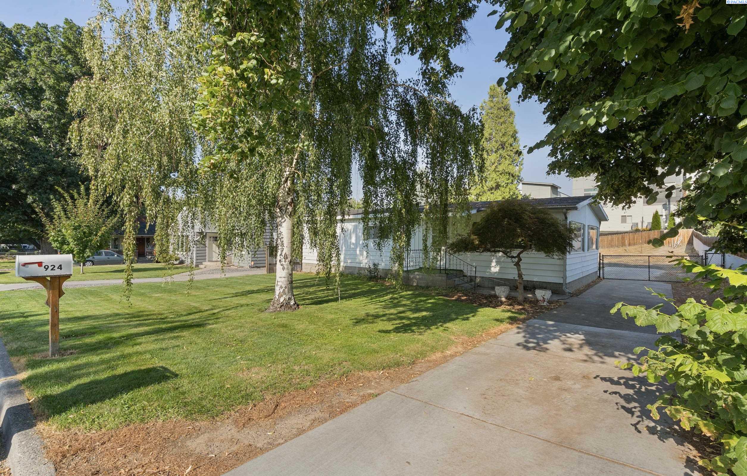 Photo 2 of Manufactured home for sale at 924 Market St, Prosser, WA 99350 | MLS# PAC295437 | Listing updated on 2026-09-13