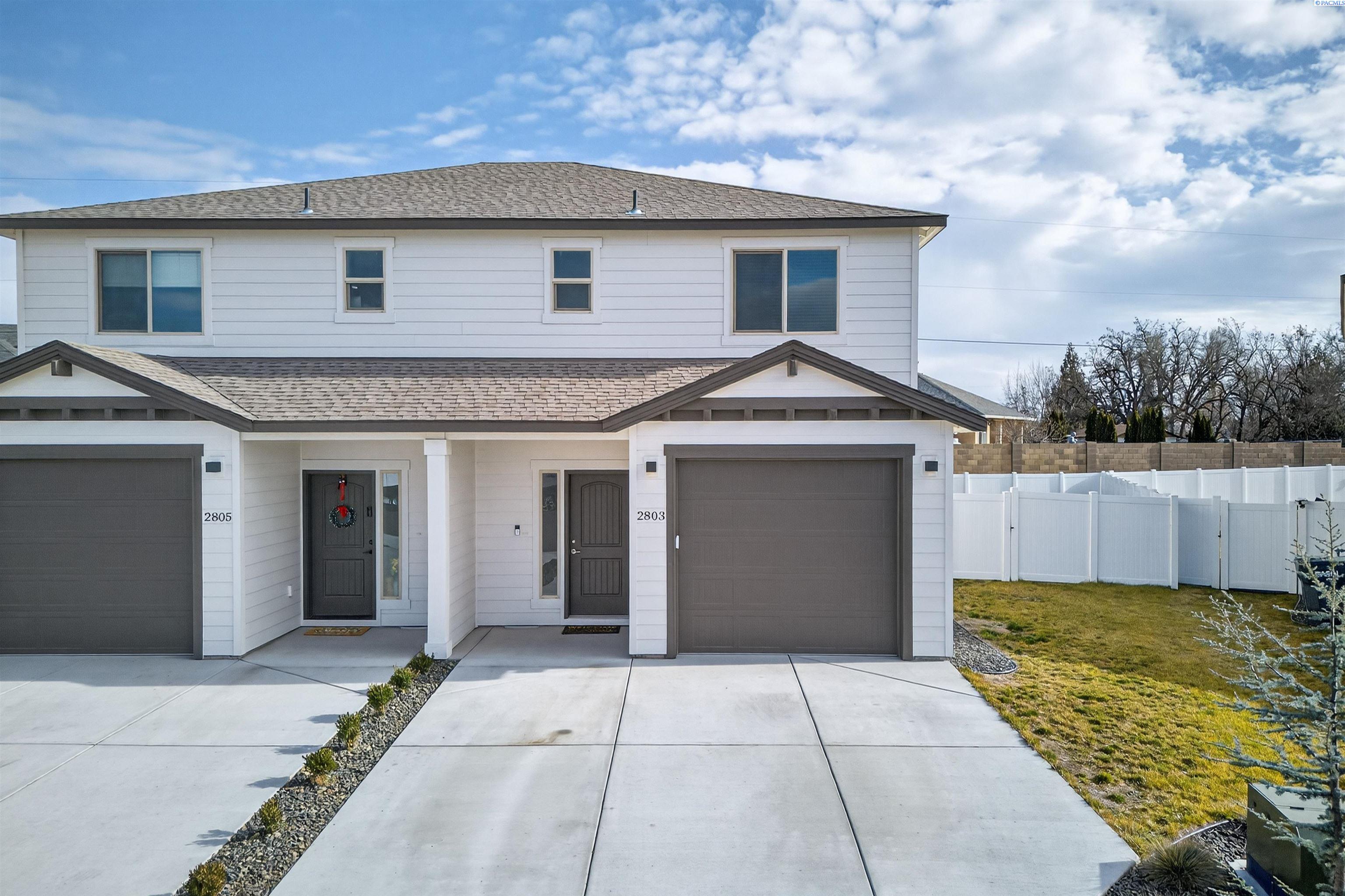 Townhouse for sale at 2803 66th Place, Pasco, WA 99301 | MLS# PAC295453